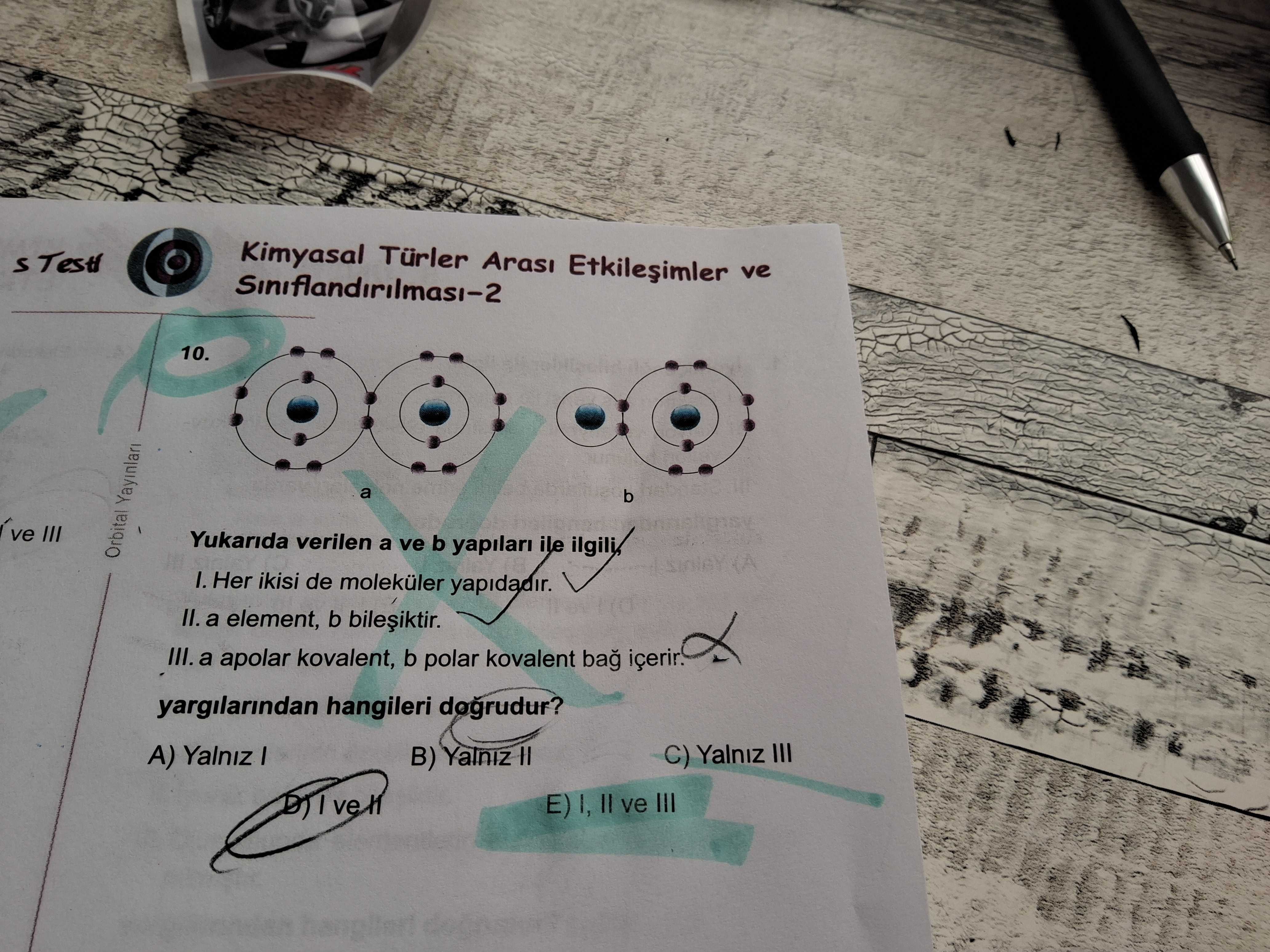 Yukarıda verilen a ve b yapıları ile ilgili, I. Her ikisi de moleküler yapıdadır. II. a element, b