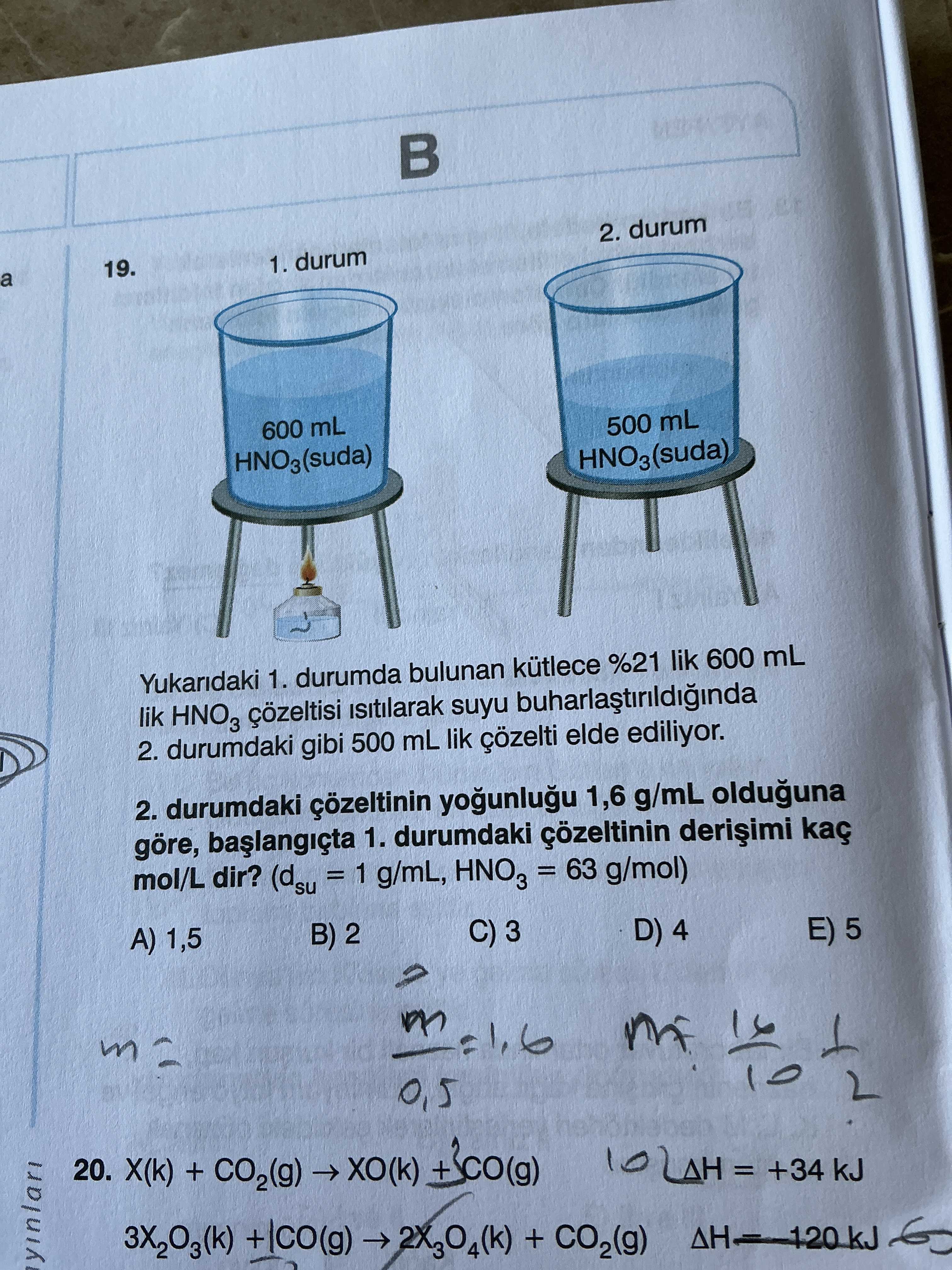 Yukarıdaki 1. durumda bulunan kütlece %21 lik 600 mL lik HNO₃ çözeltisi ısıtılarak suyu