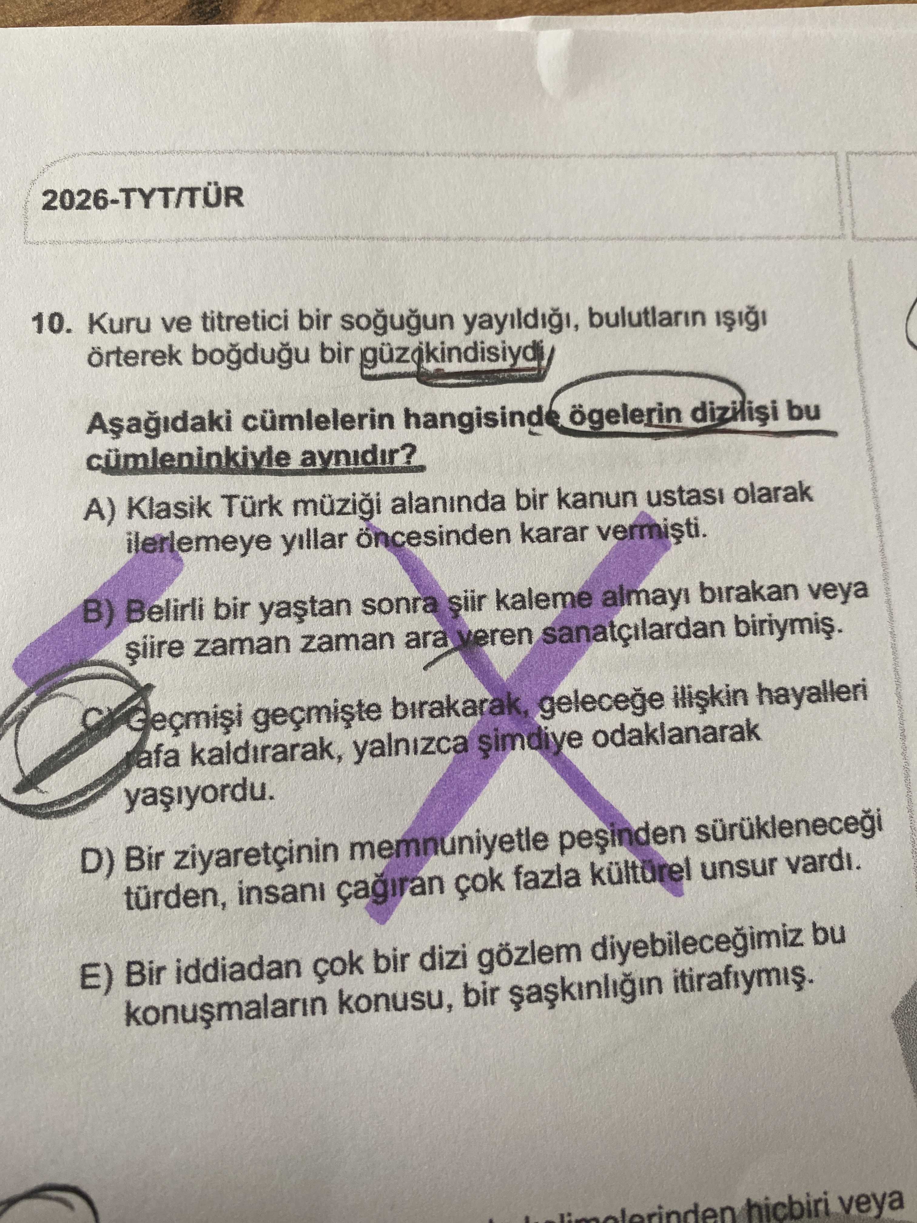 Kuru ve titretici bir soğuğun yayıldığı, bulutların ışığı örterek boğduğu bir güz ikindisiydi