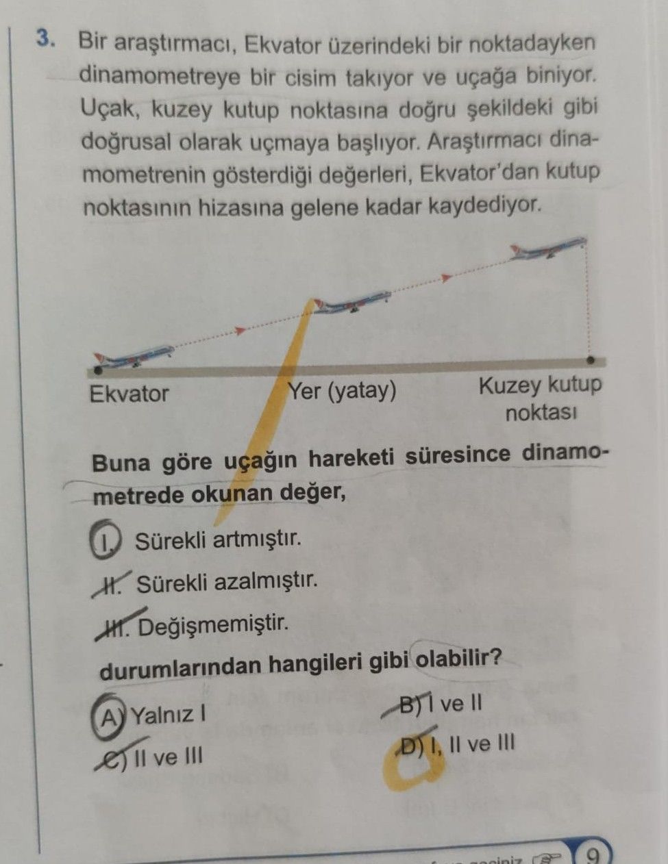 Bir araştırmacı, Ekvator üzerindeki bir noktadayken dinamometreye bir cisim takıyor ve uçağa
