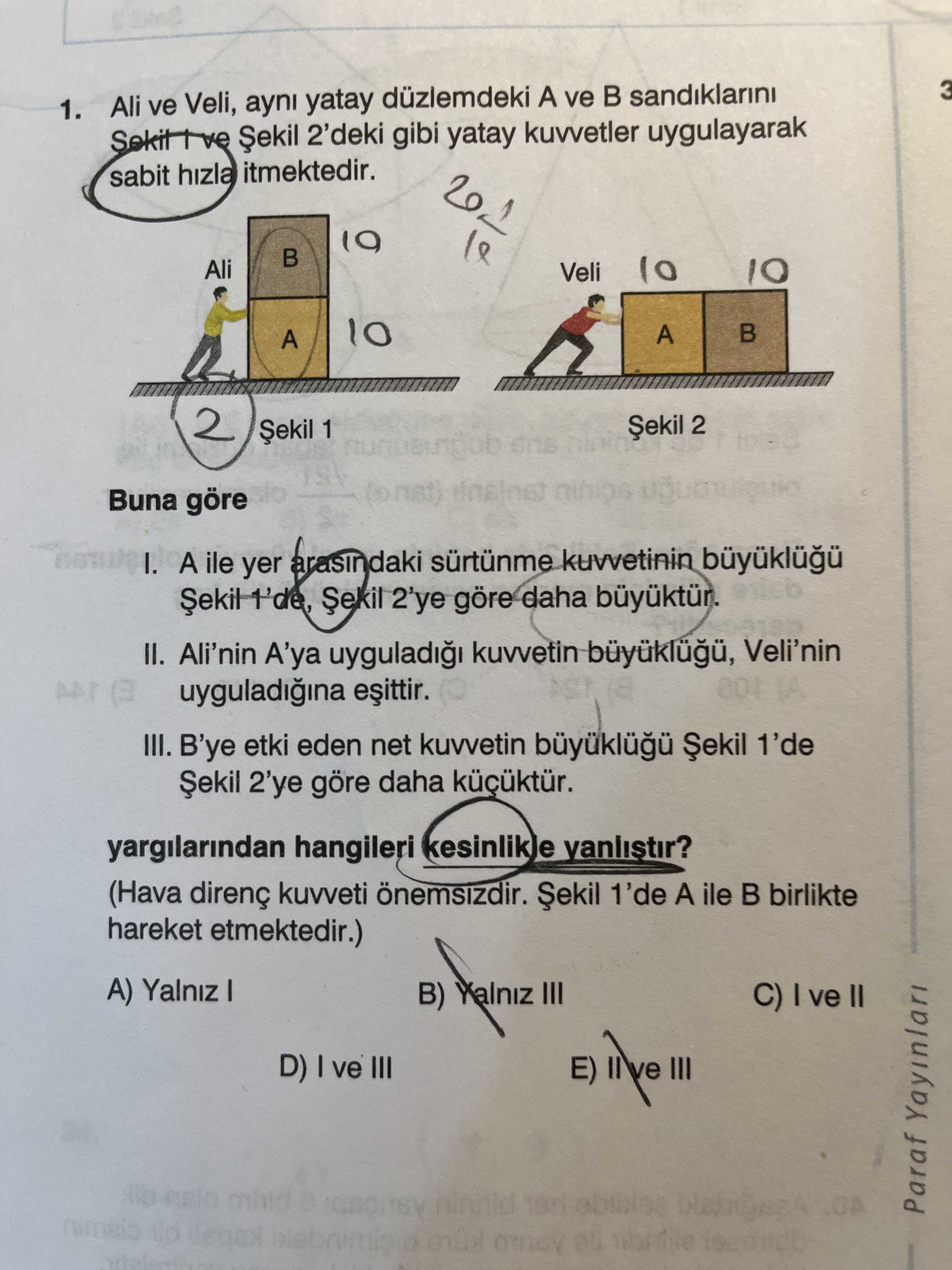 Ali ve Veli, aynı yatay düzlemdeki A ve B sandıklarını Şekil 1 ve Şekil 2'deki gibi yatay kuvvetler