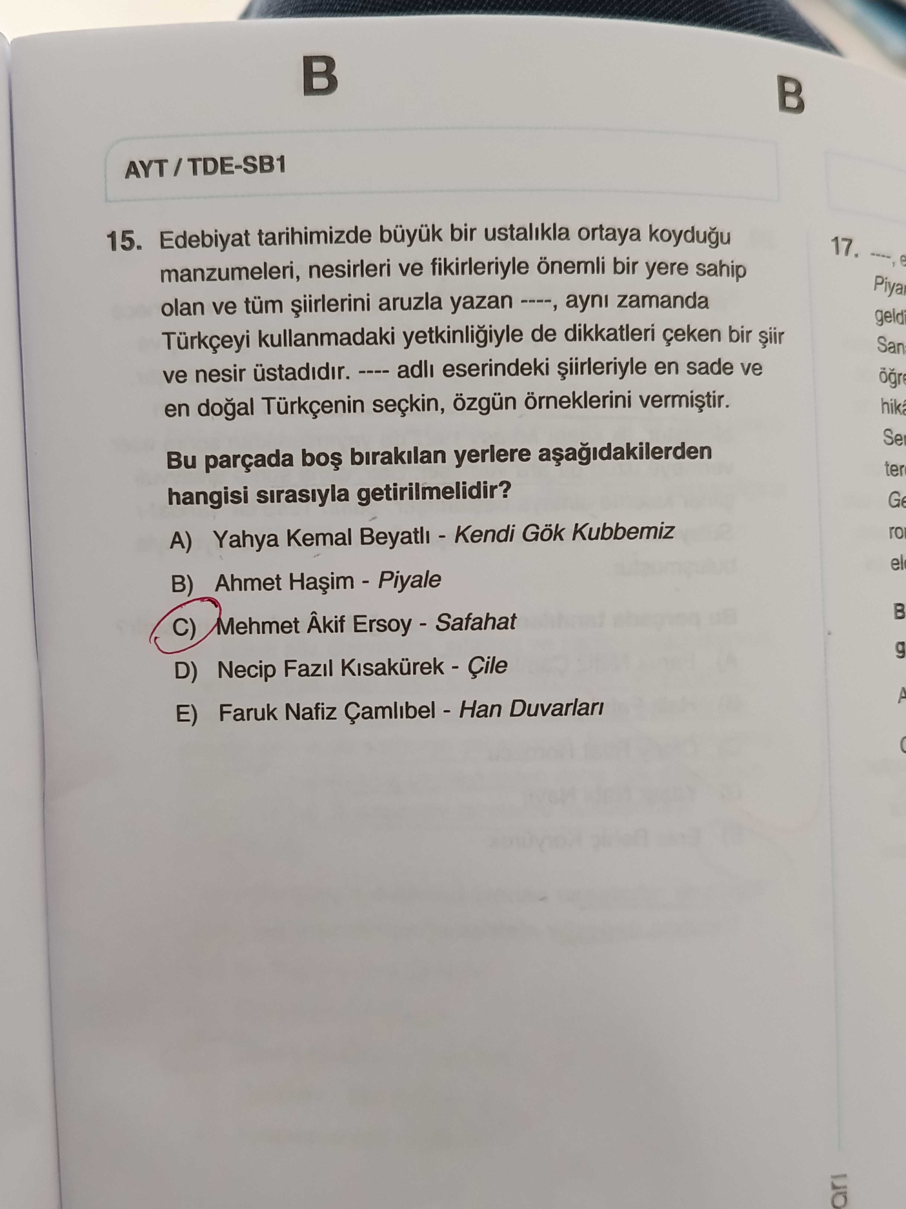 Edebiyat tarihimizde büyük bir ustalıkla ortaya koyduğu manzumeleri, nesirleri ve fikirleriyle