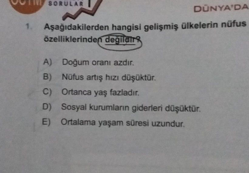 Aşağıdakilerden hangisi gelişmiş ülkelerin nüfus özelliklerinden değildir?