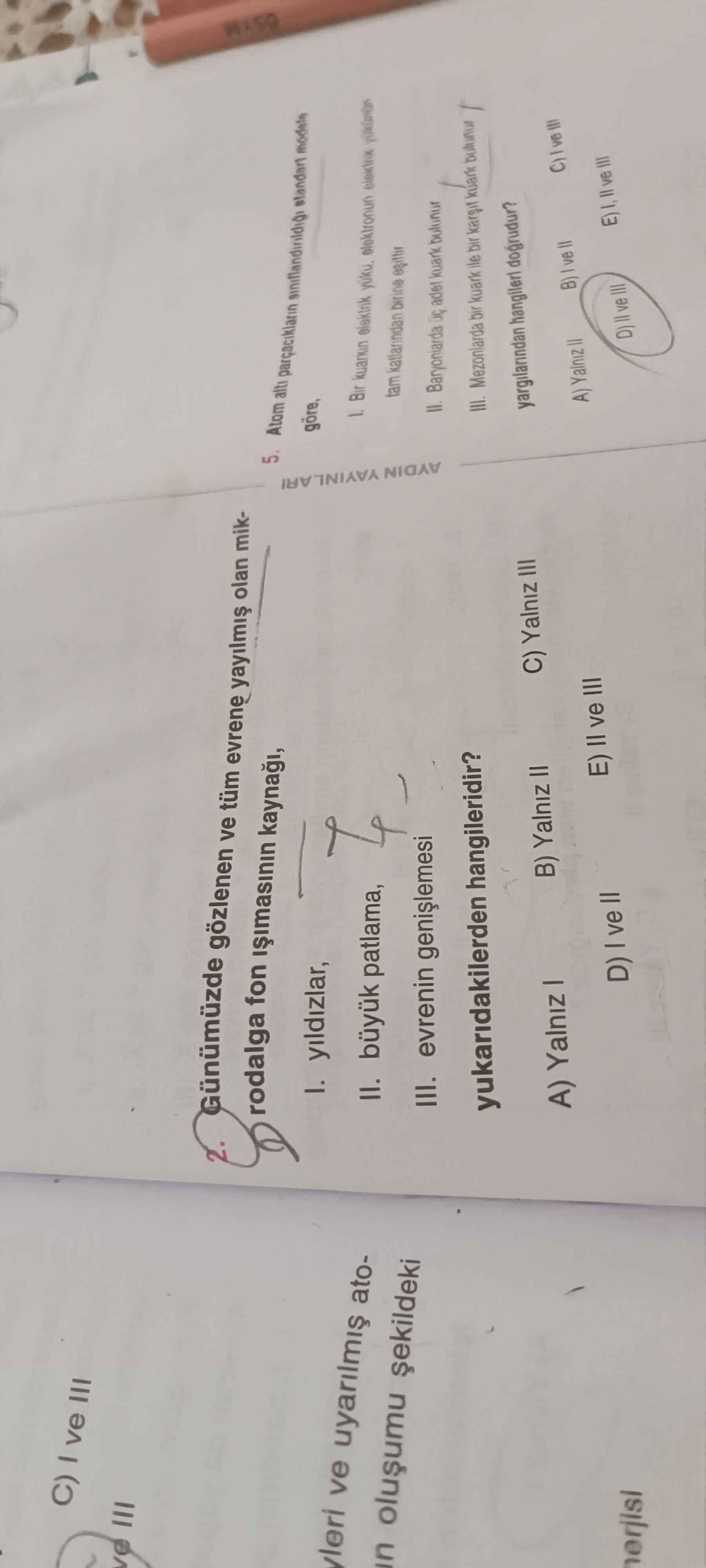 Günümüzde gözlenen ve tüm evrene yayılmış olan mikrodalga fon ışımasının kaynağı, I. yıldızlar, II