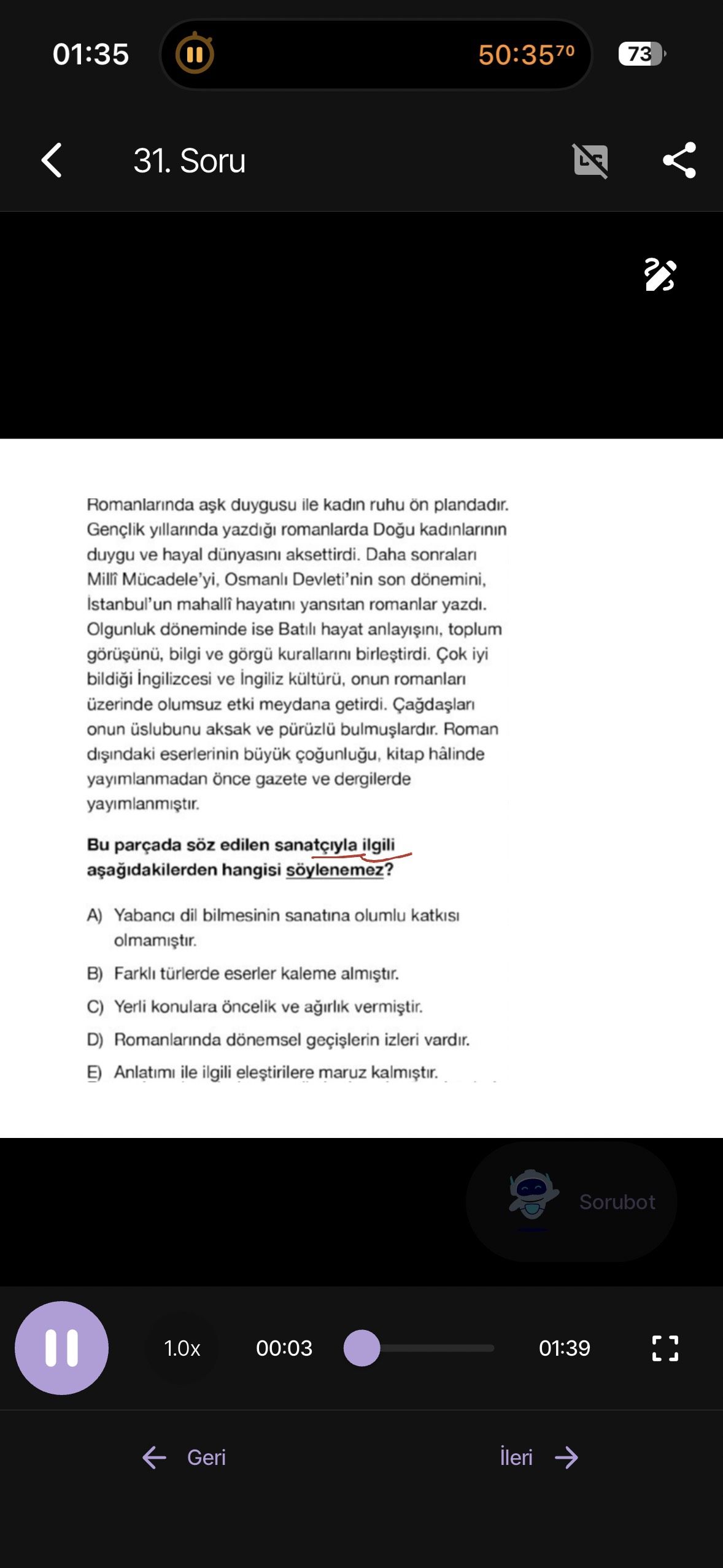Romanlarında aşk duygusu ile kadın ruhu ön plandadır. Gençlik yıllarında yazdığı romanlarda Doğu