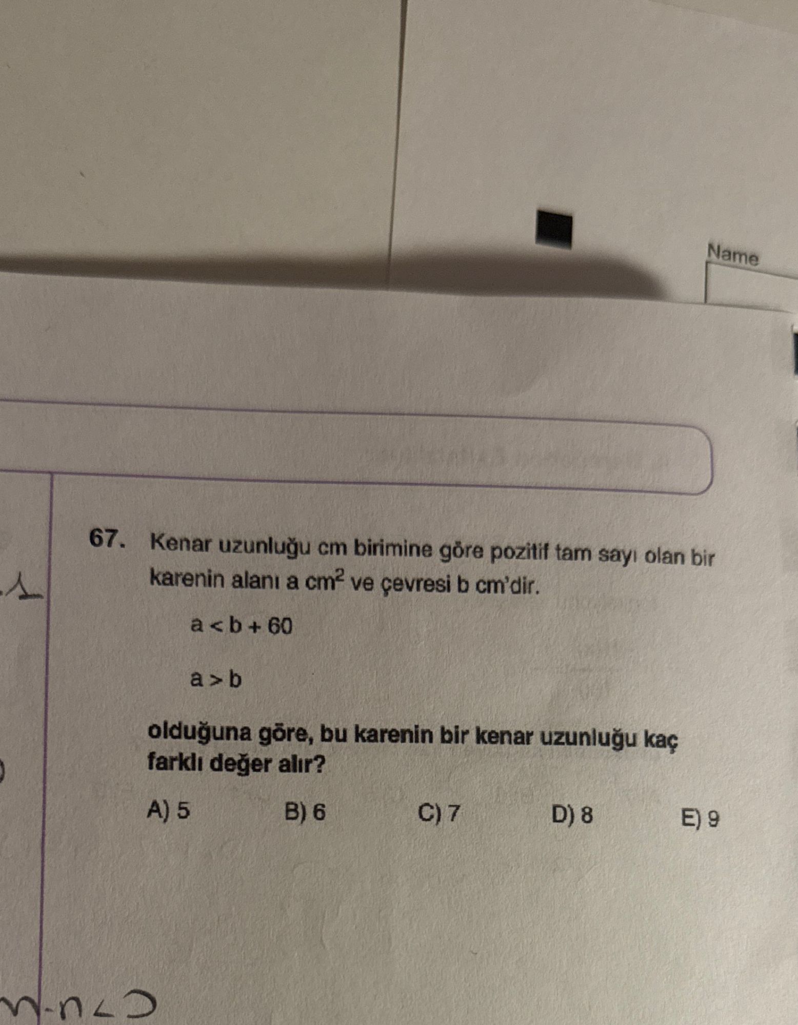 Kenar uzunluğu cm birimine göre pozitif tam sayı olan bir karenin alanı a cm² ve çevresi b cm'dir. a