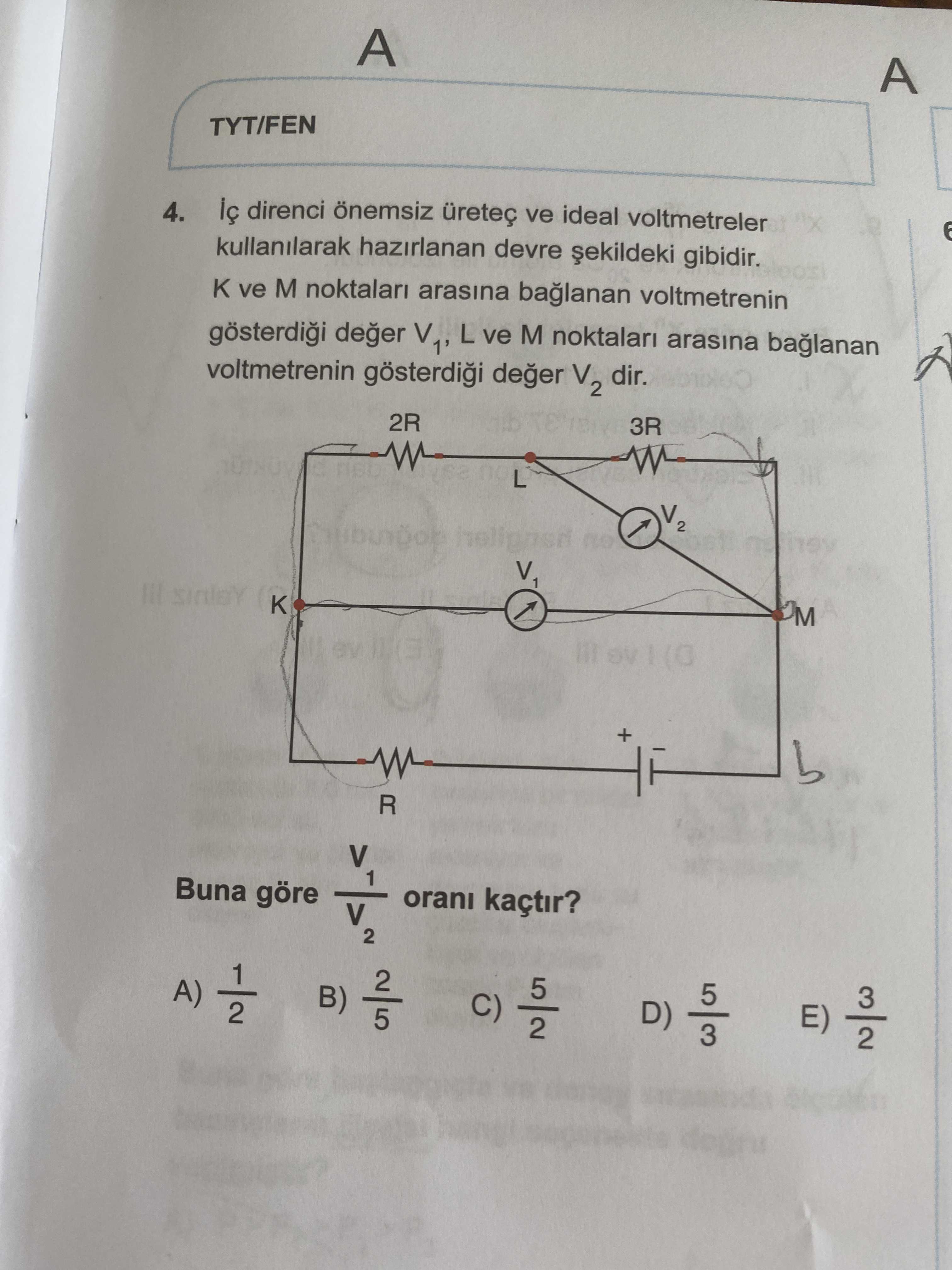 İç direnci önemsiz üreteç ve ideal voltmetreler kullanılarak hazırlanan devre şekildeki gibidir. K