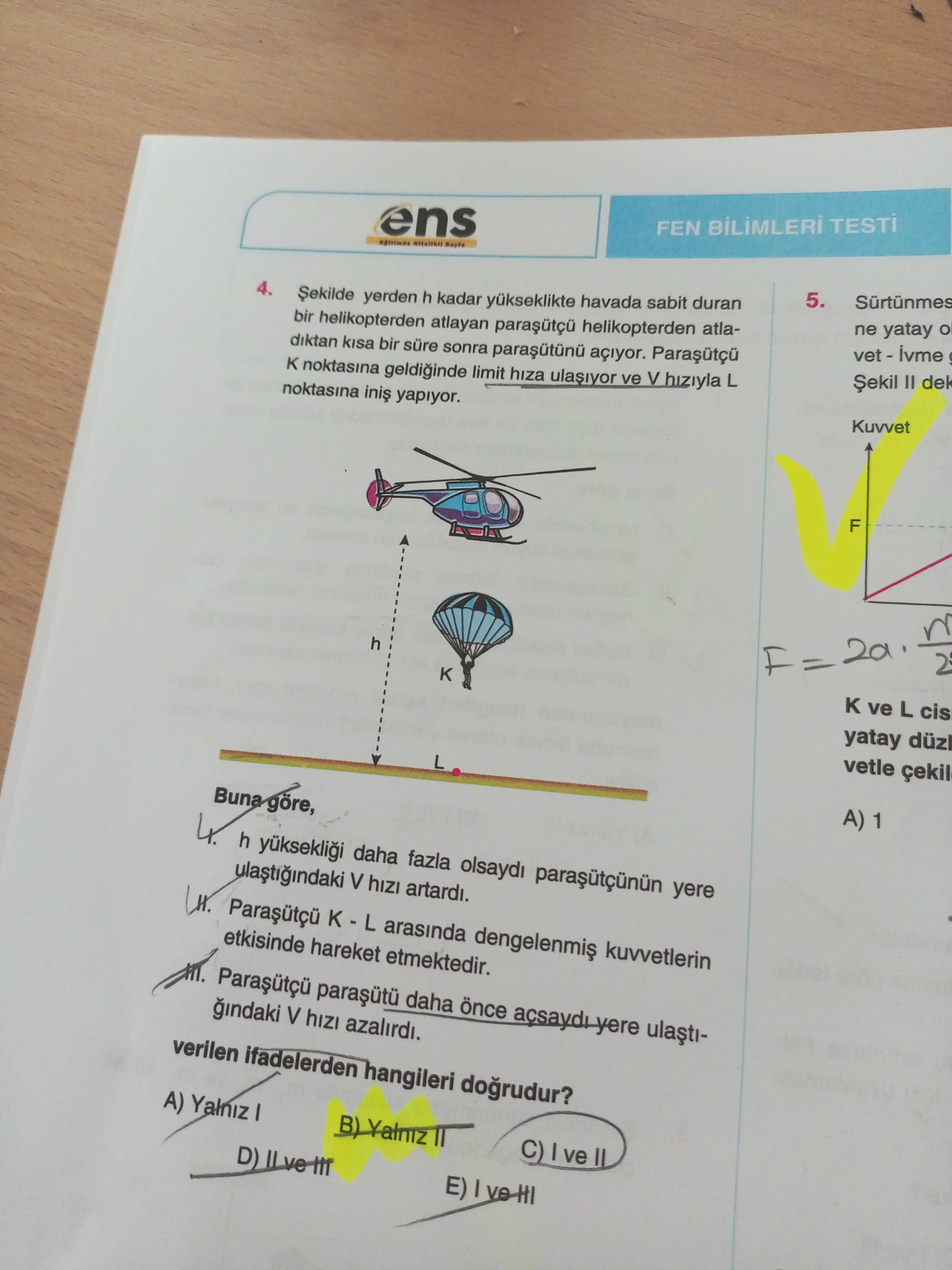 Şekilde yerden h kadar yükseklikte havada sabit duran bir helikopterden atlayan paraşütçü