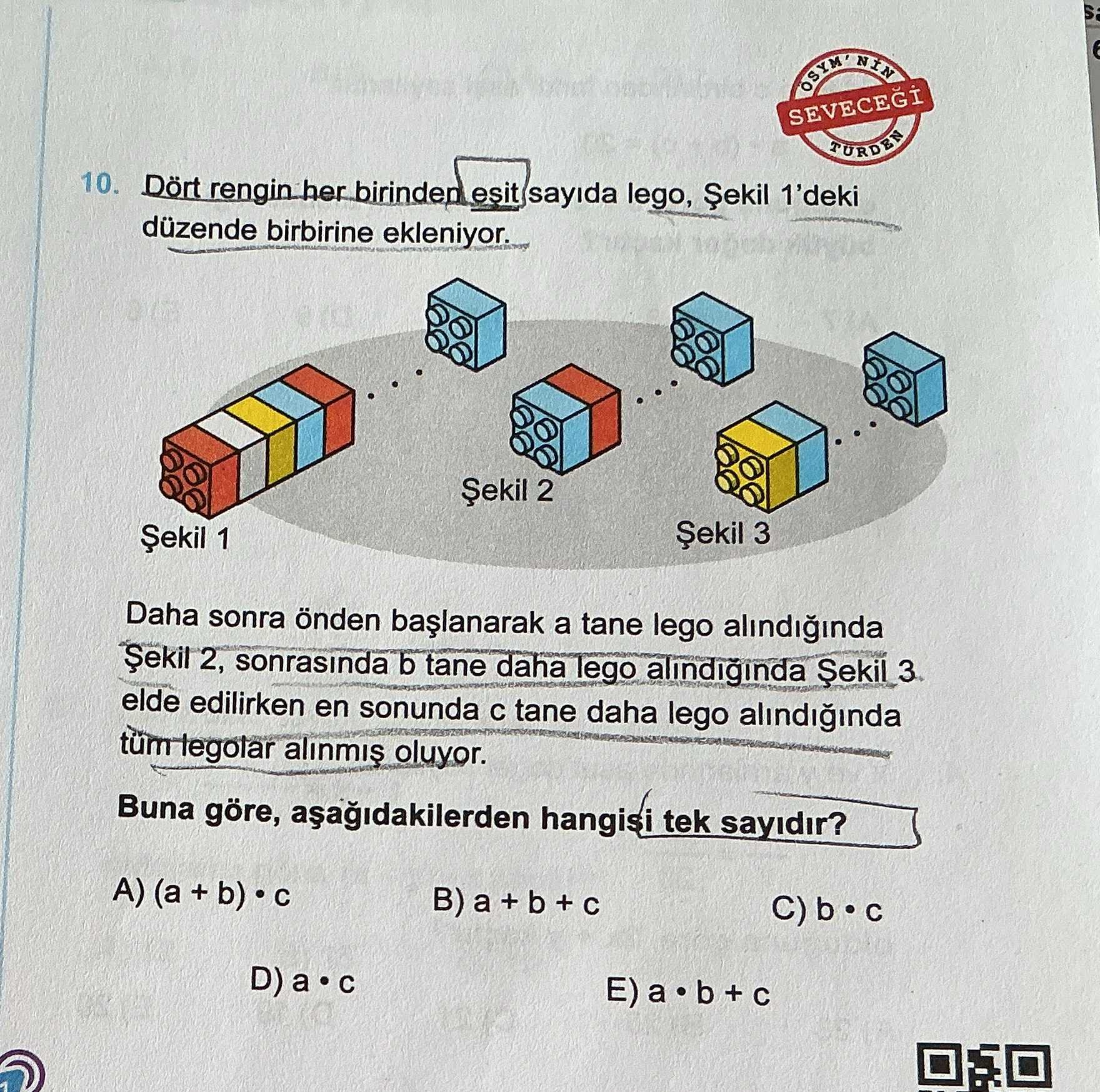 Dört rengin her birinden eşit sayıda lego, Şekil 1'deki düzende birbirine ekleniyor. Daha sonra