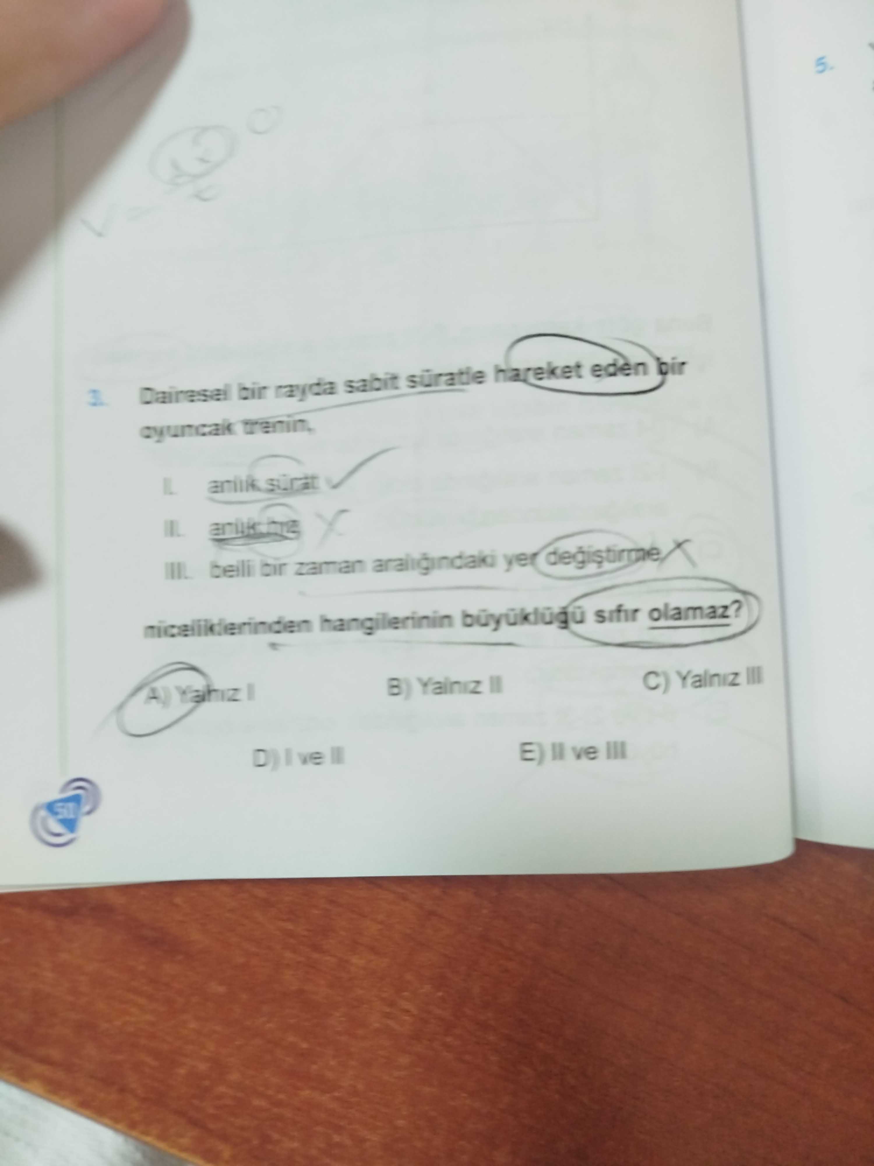 Dairesel bir rayda sabit süratle hareket eden bir oyuncak trenin, I. anlık sürat II. anlık hız III. belli bir zaman aralığındaki