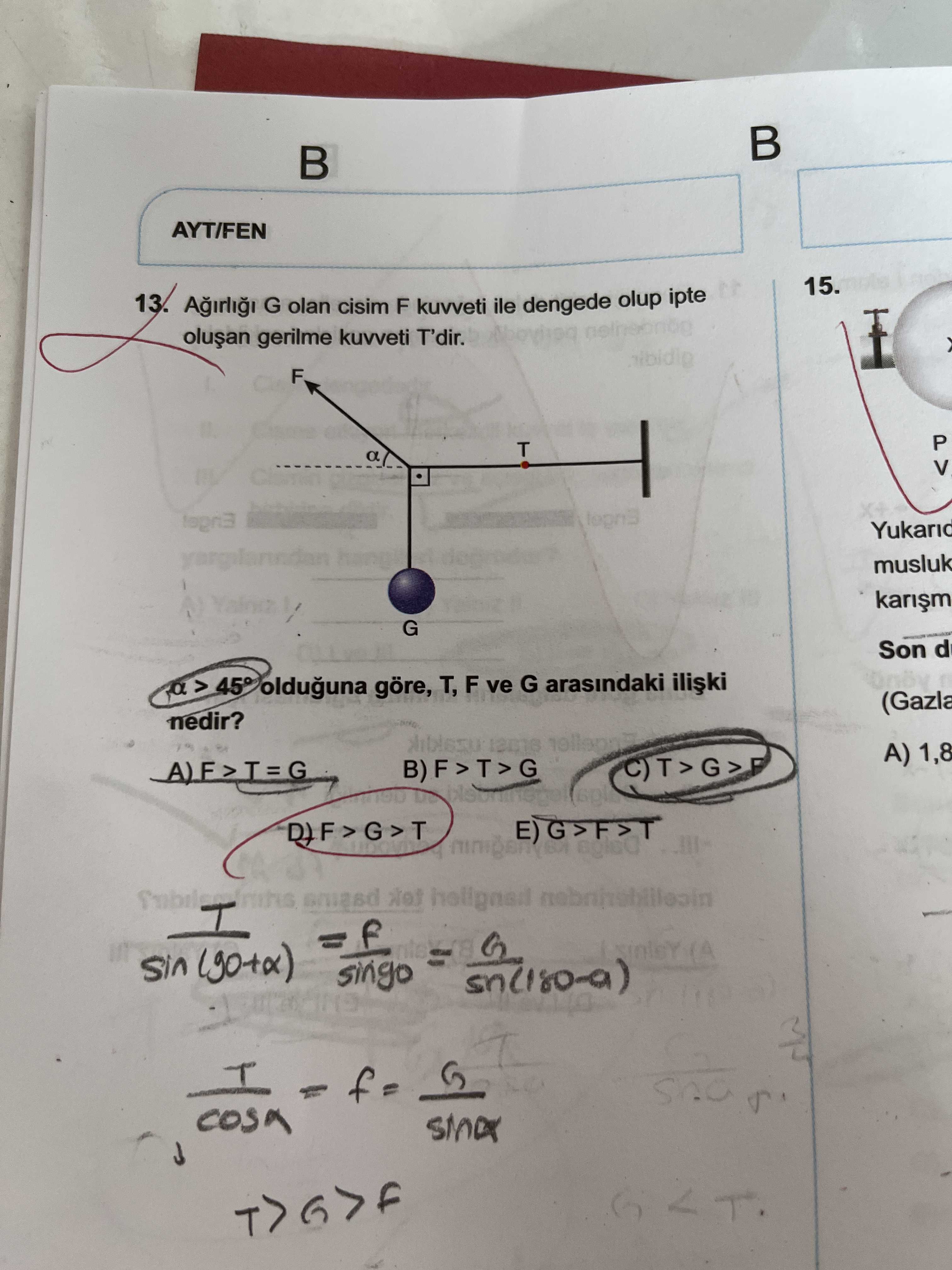Ağırlığı G olan cisim F kuvveti ile dengede olup ipte oluşan gerilme kuvveti T'dir. α > 45° olduğuna