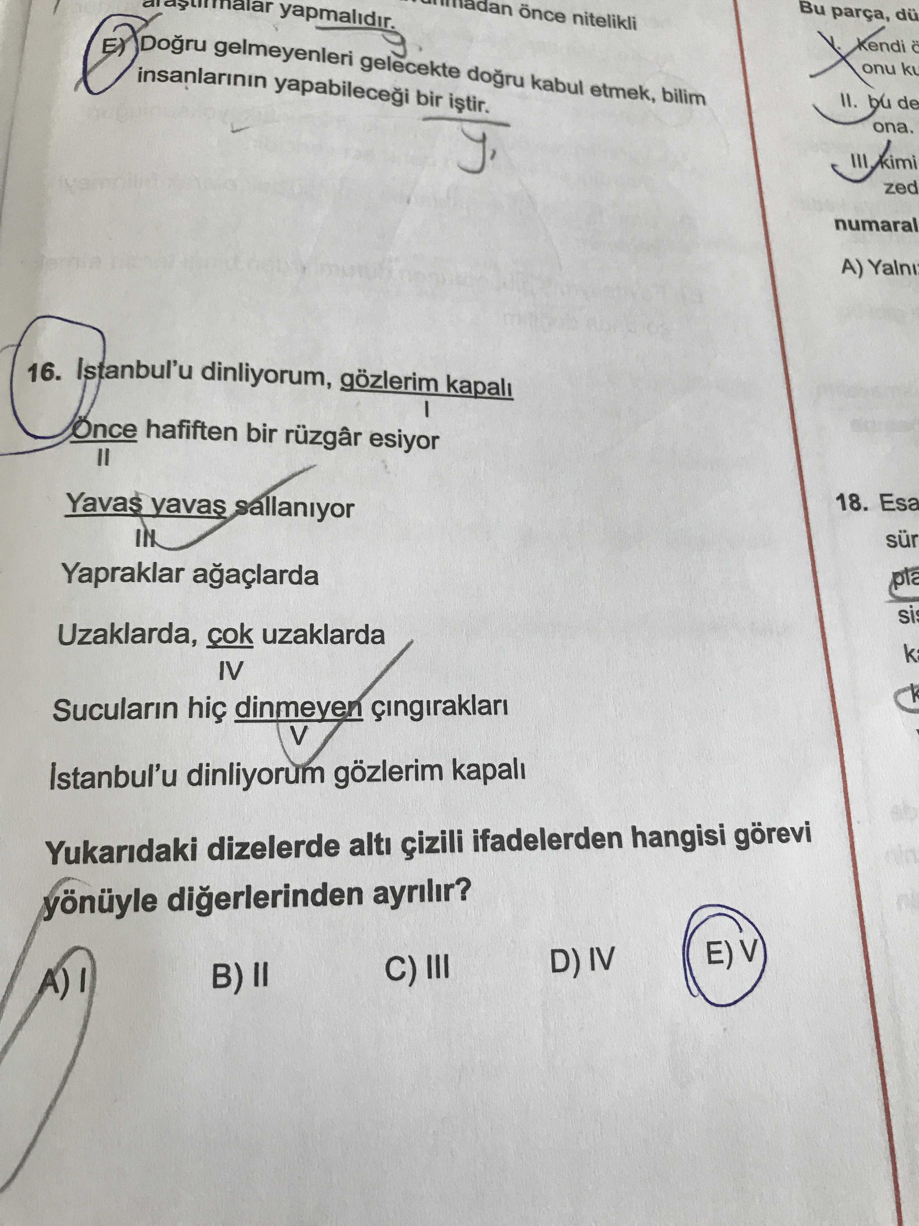 İstanbul'u dinliyorum, gözlerim kapalı I Önce hafiften bir rüzgâr esiyor II Yavaş yavaş sallanıyor