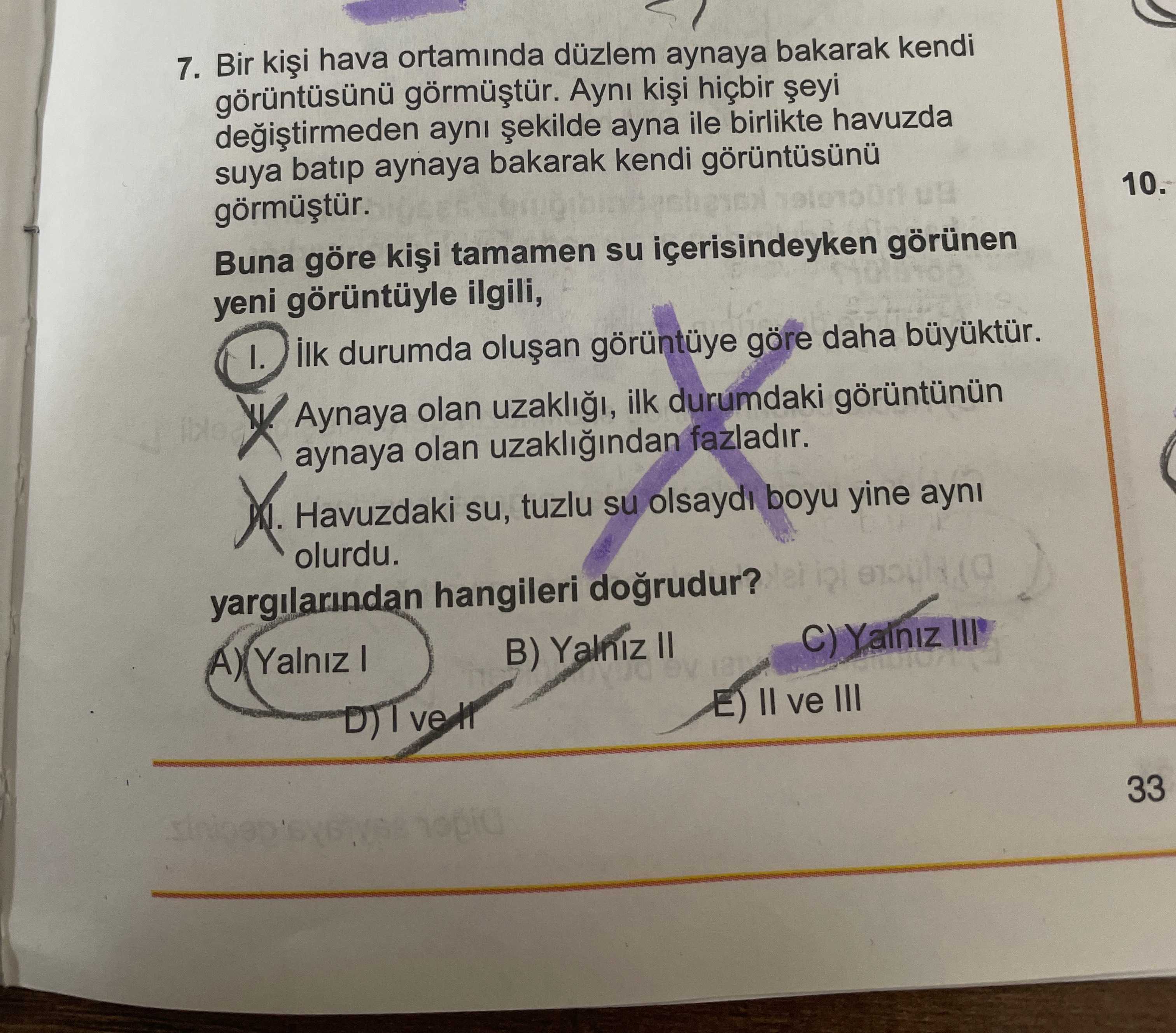 Bir kişi hava ortamında düzlem aynaya bakarak kendi görüntüsünü görmüştür. Aynı kişi hiçbir şeyi