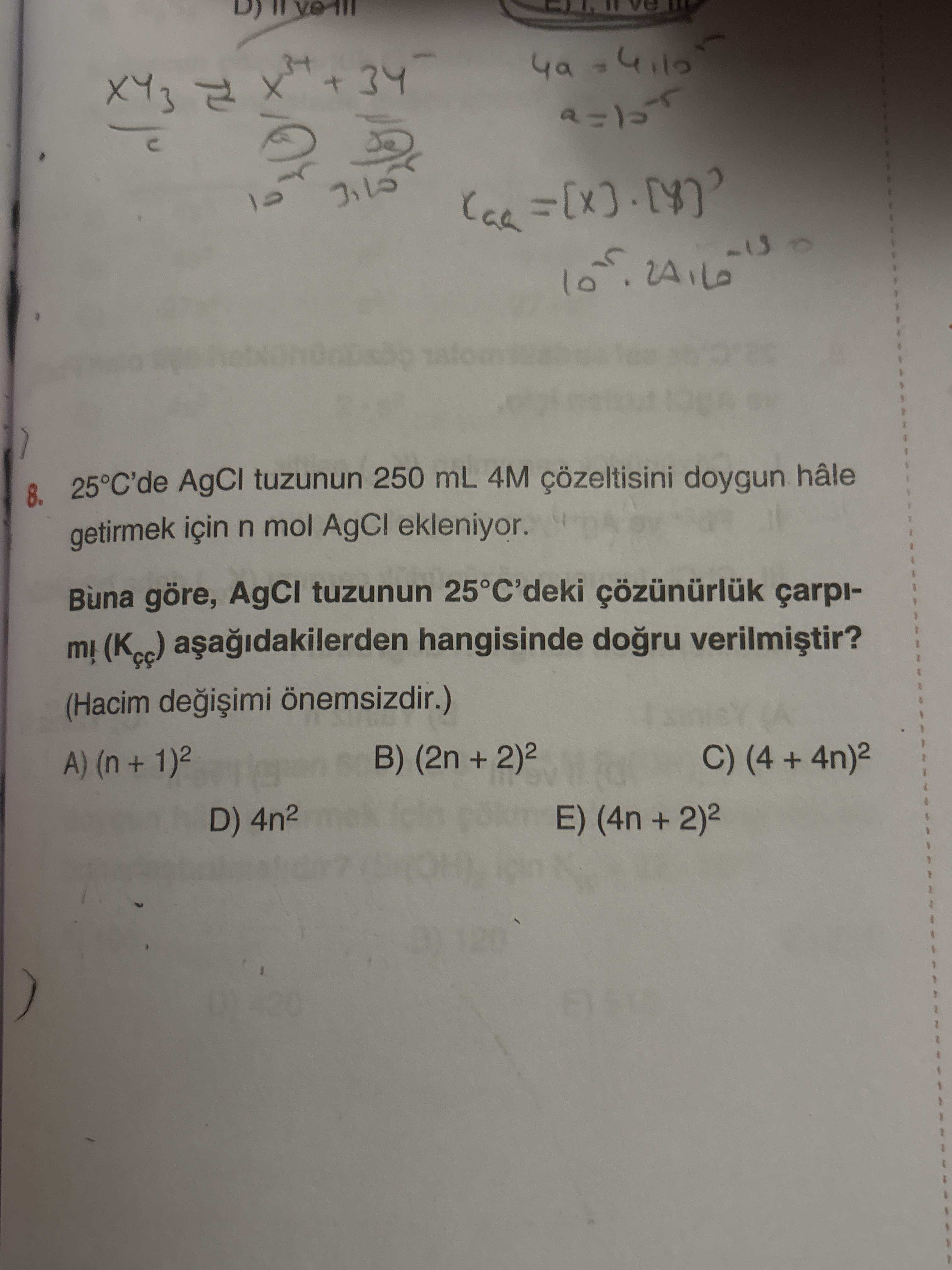25°C'de AgCl tuzunun 250 mL 4M çözeltisini doygun hâle getirmek için n mol AgCl ekleniyor. Buna
