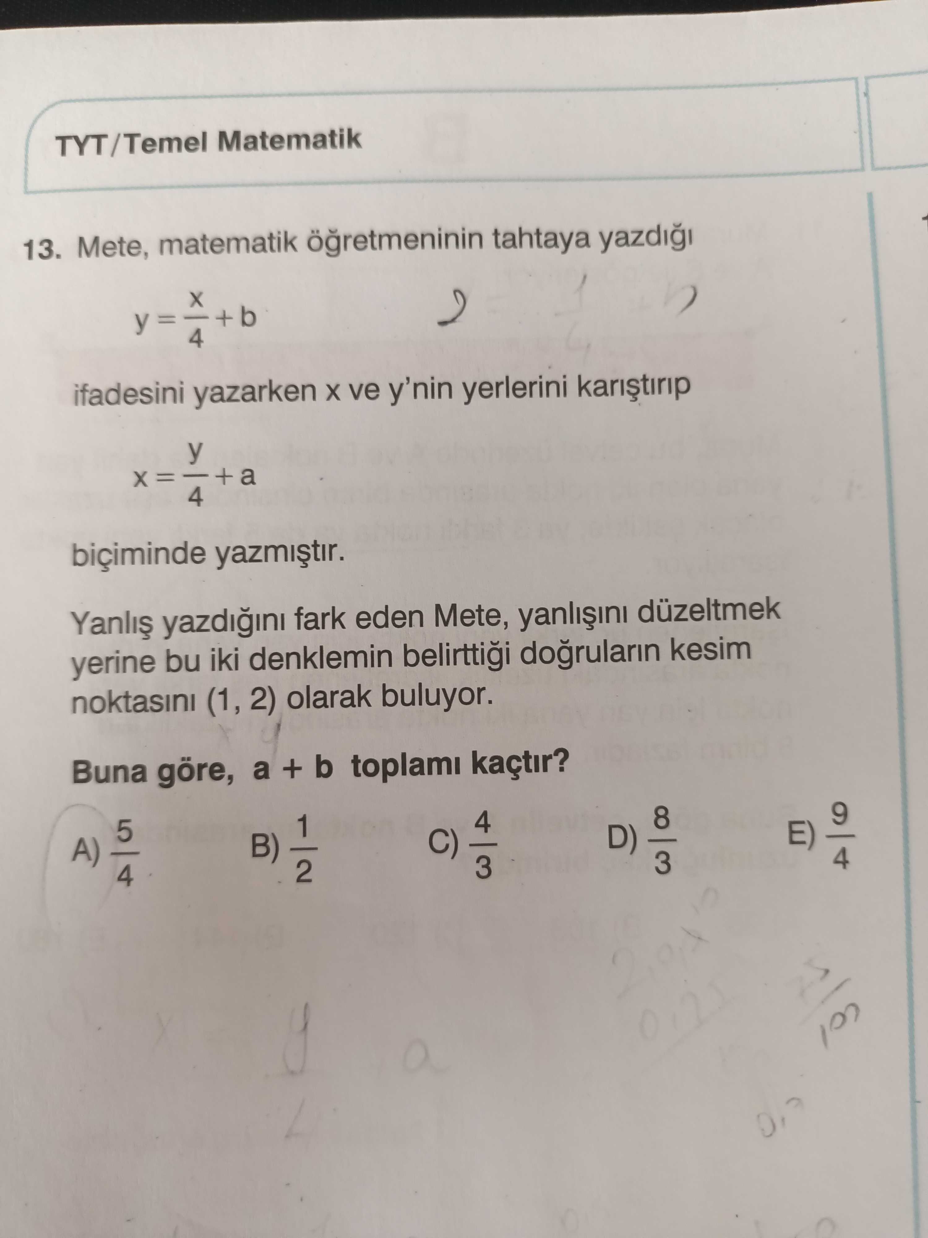 Mete, matematik öğretmeninin tahtaya yazdığı y = x/4 + b ifadesini yazarken x ve y'nin yerlerini