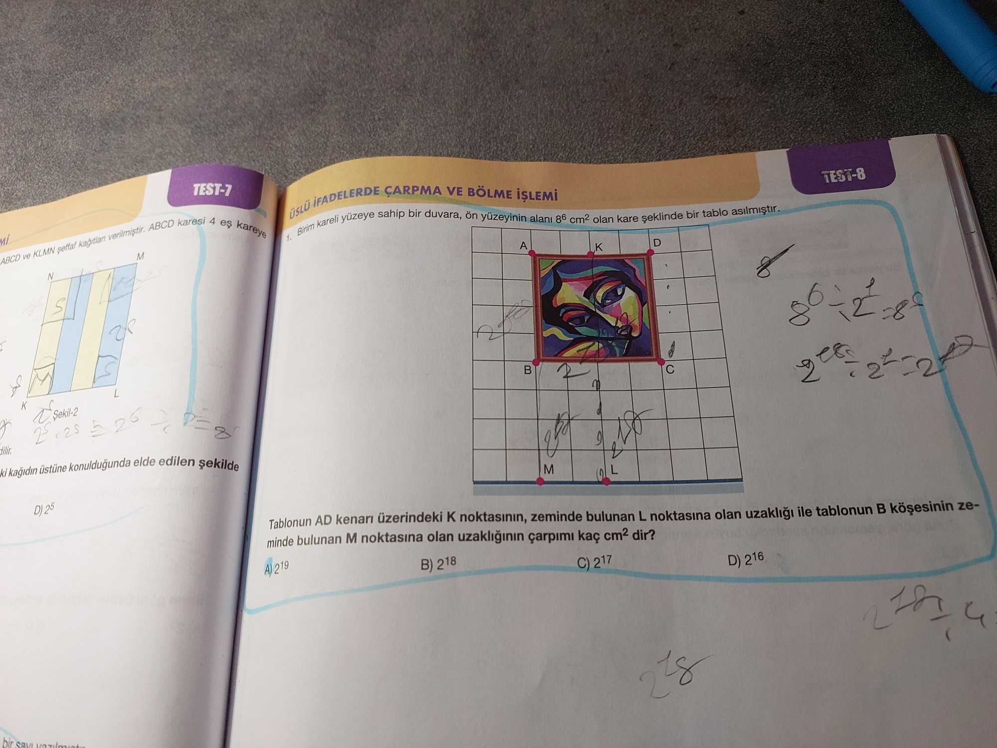 Birim kareli yüzeye sahip bir duvara, ön yüzeyinin alanı 8⁶ cm² olan kare şeklinde bir tablo