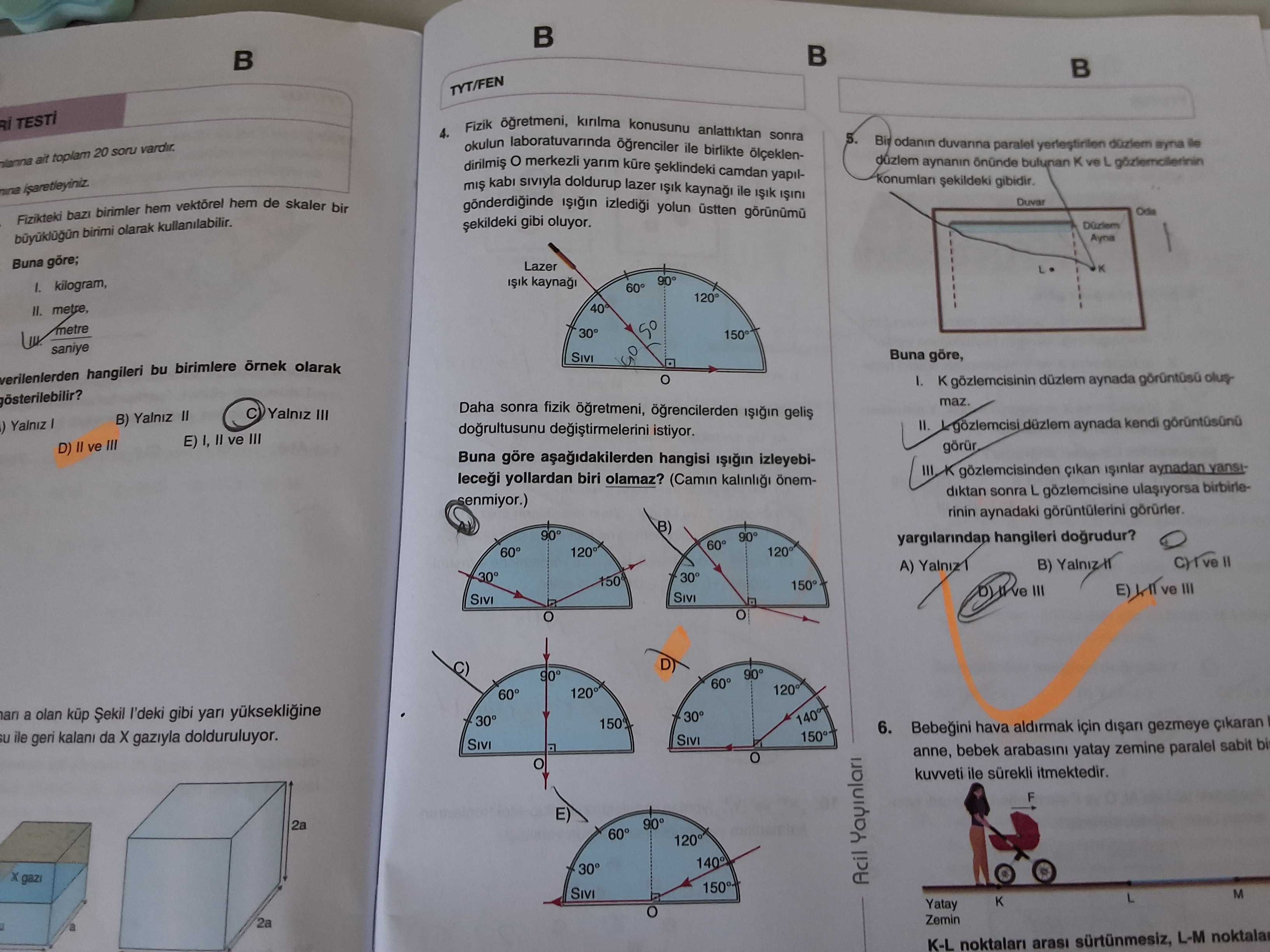 Fizik öğretmeni, kırılma konusunu anlattıktan sonra okulun laboratuvarında öğrenciler ile birlikte