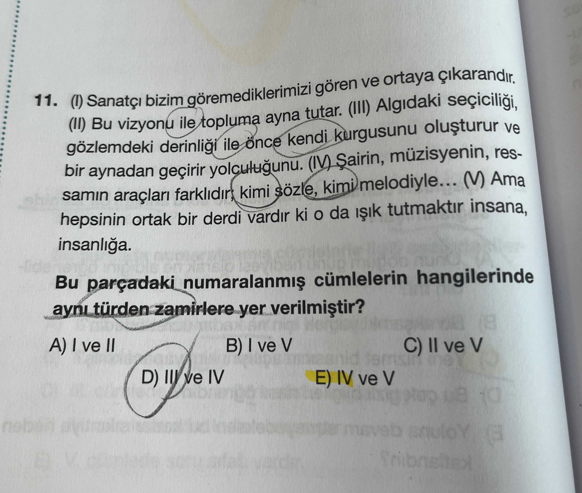 (I) Sanatçı bizim göremediklerimizi gören ve ortaya çıkarandır. (II) Bu vizyonu ile topluma ayna