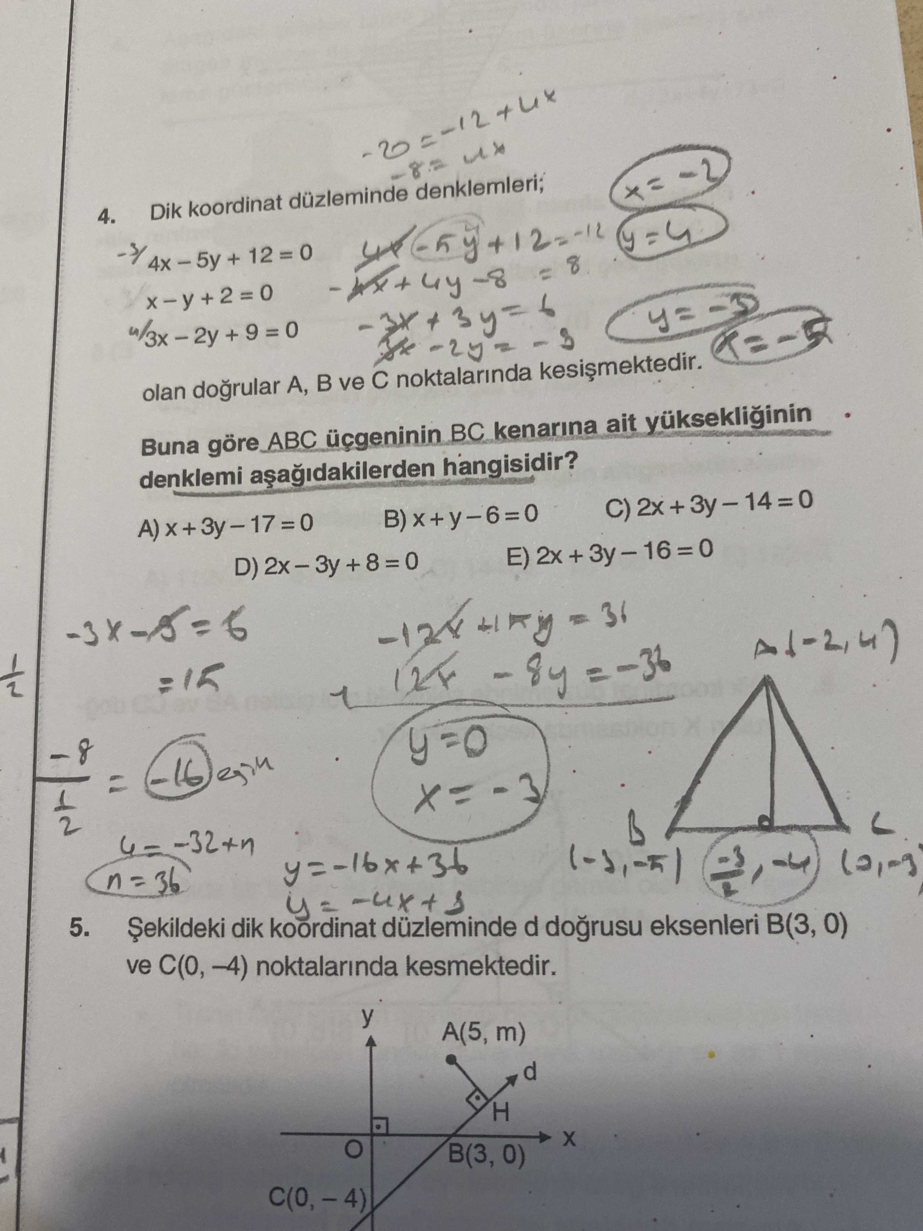 Dik koordinat düzleminde denklemleri; −y 4x − 5y + 12 = 0 x − y + 2 = 0 w/3x − 2y + 9 = 0 olan