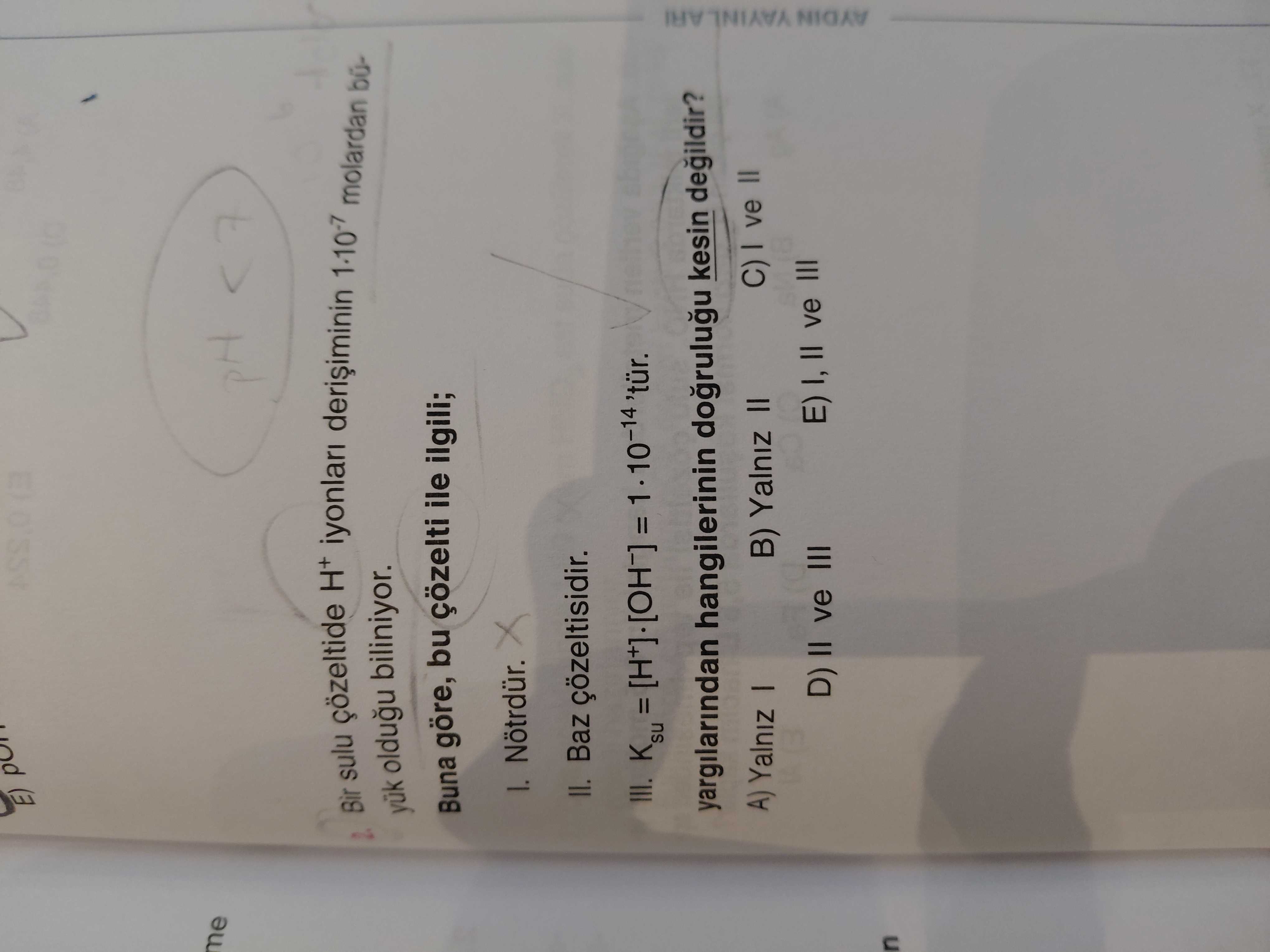 Bir sulu çözeltide H⁺ iyonları derişiminin 1·10⁻⁷ molardan büyük olduğu biliniyor. Buna göre, bu