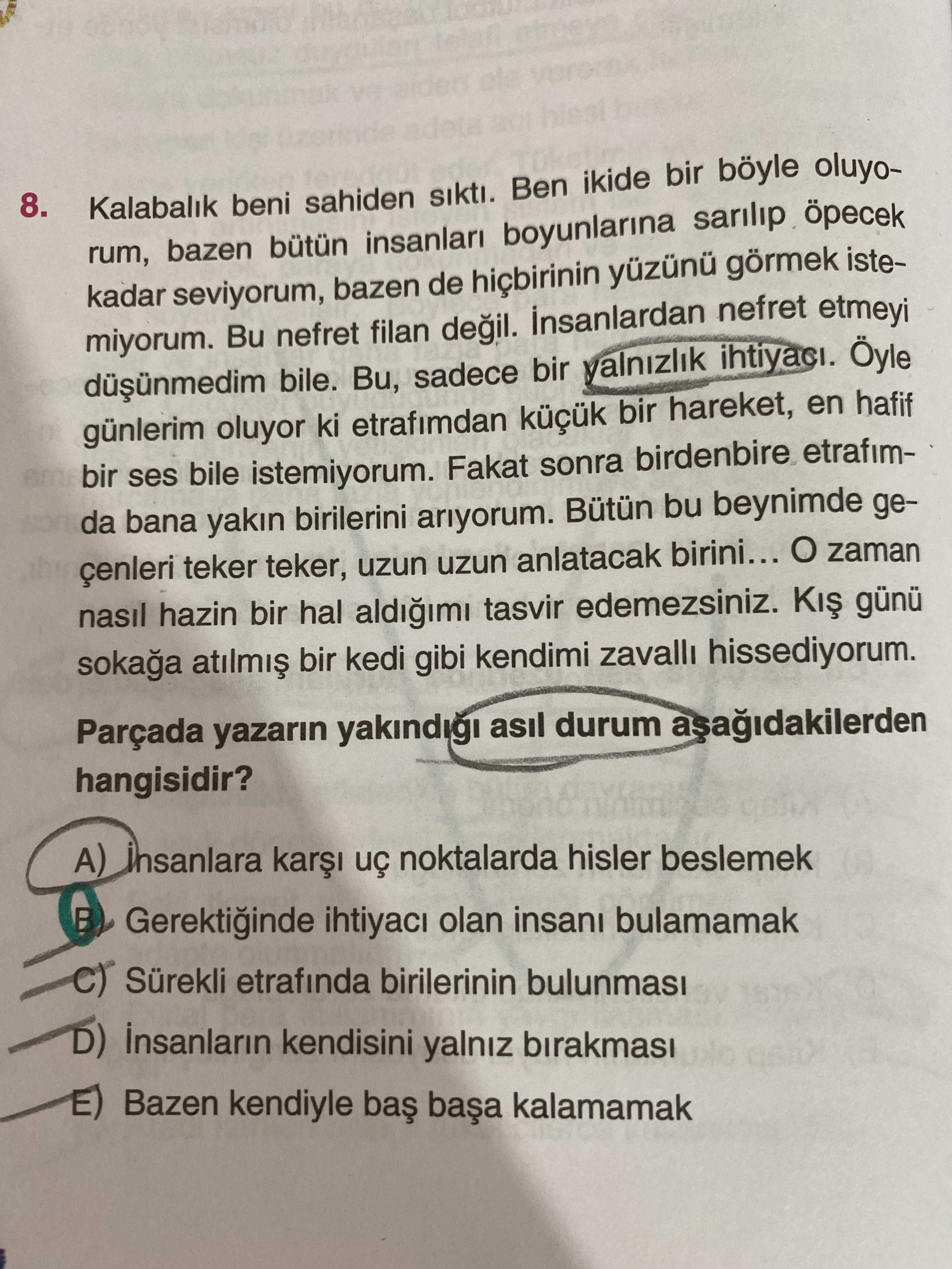 Kalabalık beni sahiden sıktı. Ben ikide bir böyle oluyorum, bazen bütün insanları boyunlarına
