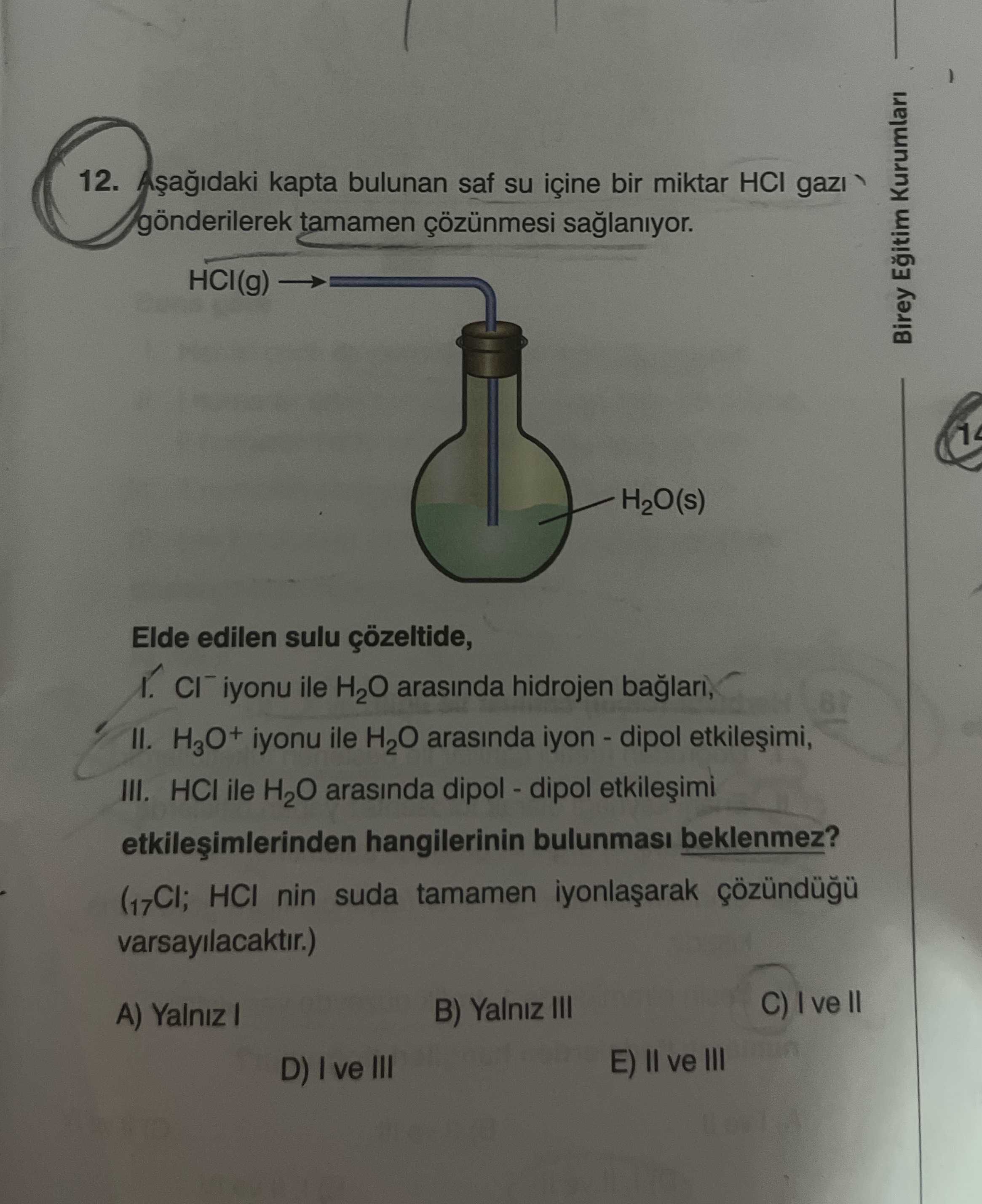 Aşağıdaki kapta bulunan saf su içine bir miktar HCl gazı gönderilerek tamamen çözünmesi sağlanıyor