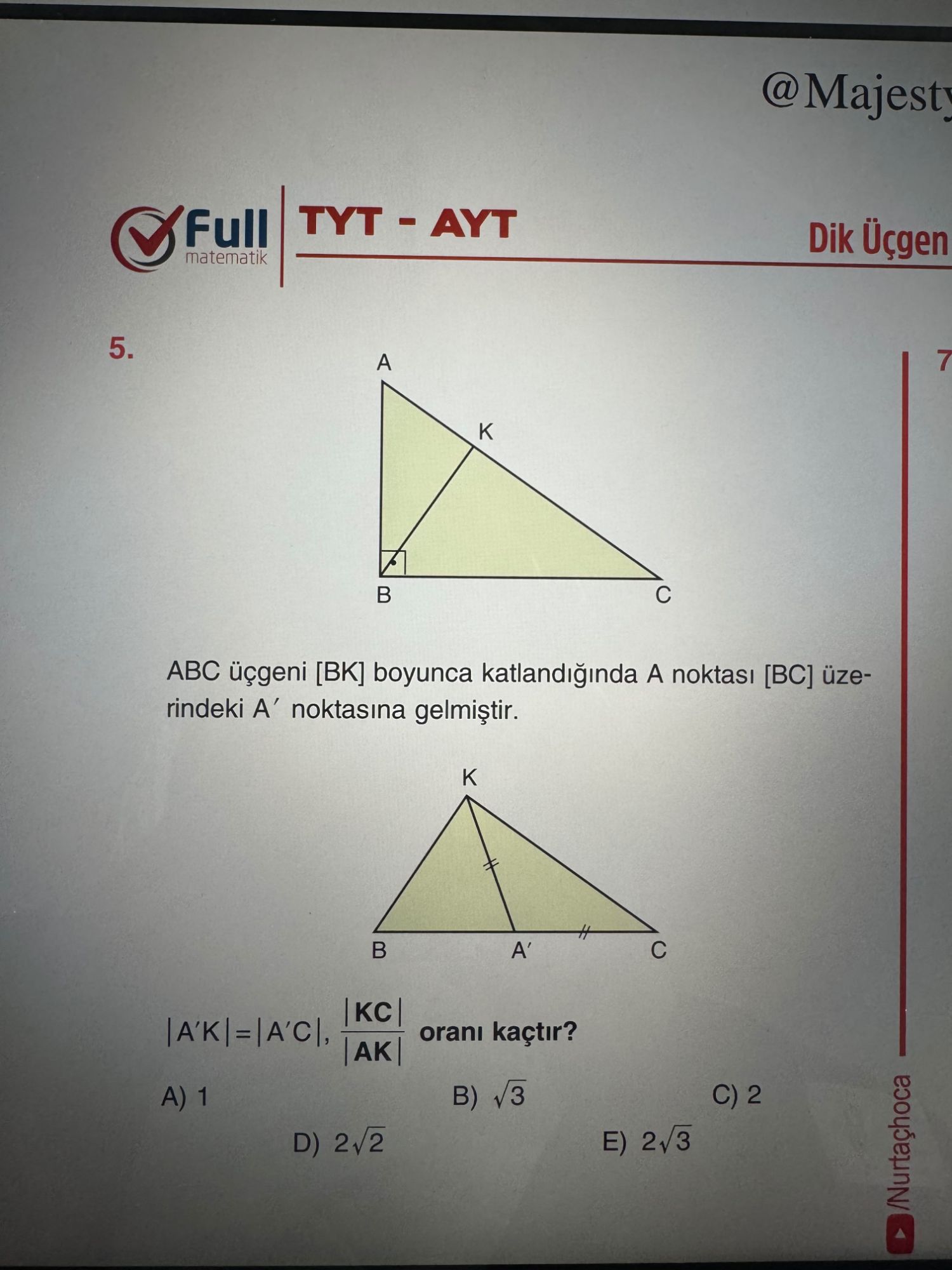 katlama çizgisi gösterilmiş, ikincisi katlama sonrası oluşan BKA'C üçgeni gösterilmiş] ABC üçgeni