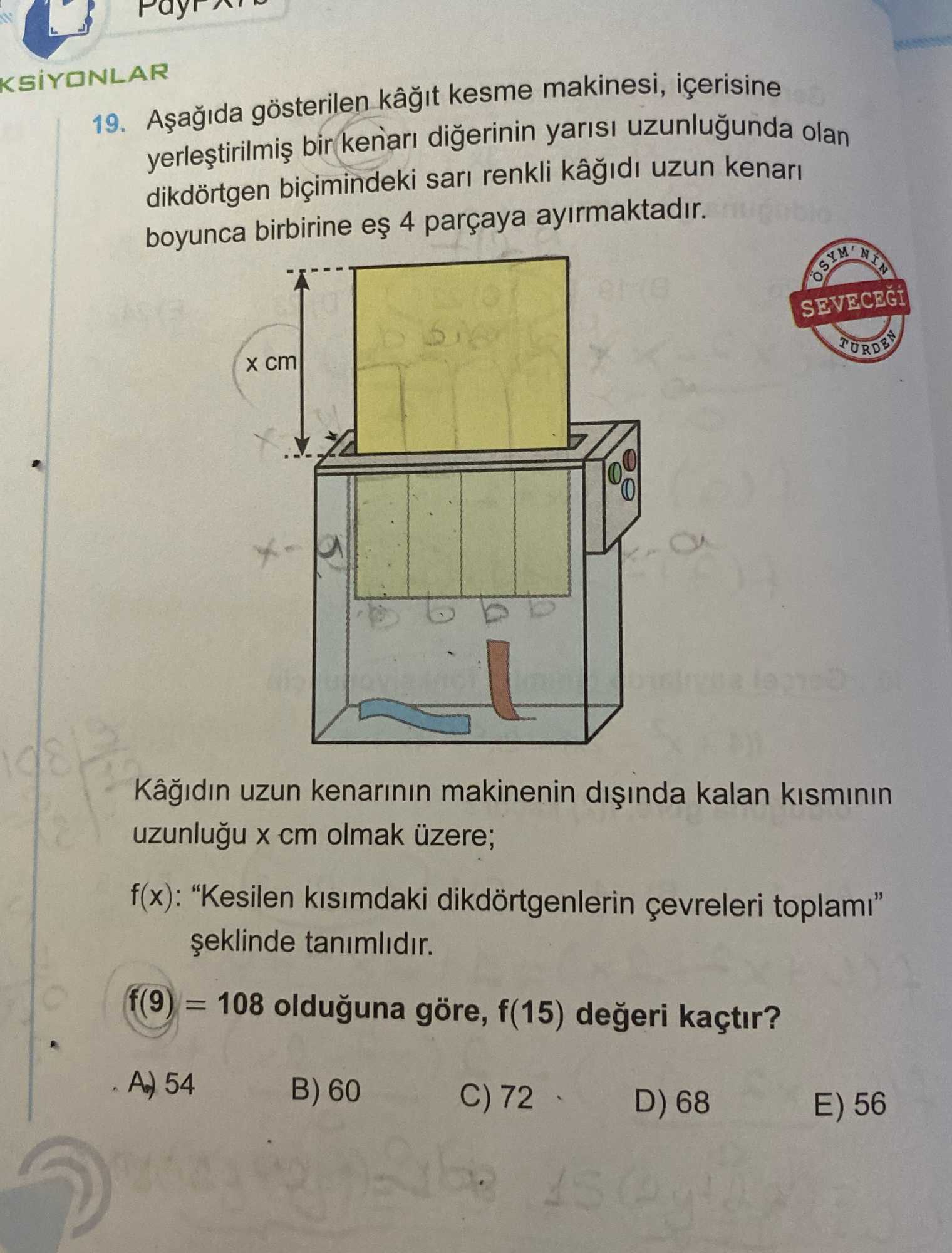 Aşağıda gösterilen kâğıt kesme makinesi, içerisine yerleştirilmiş bir kenarı diğerinin yarısı
