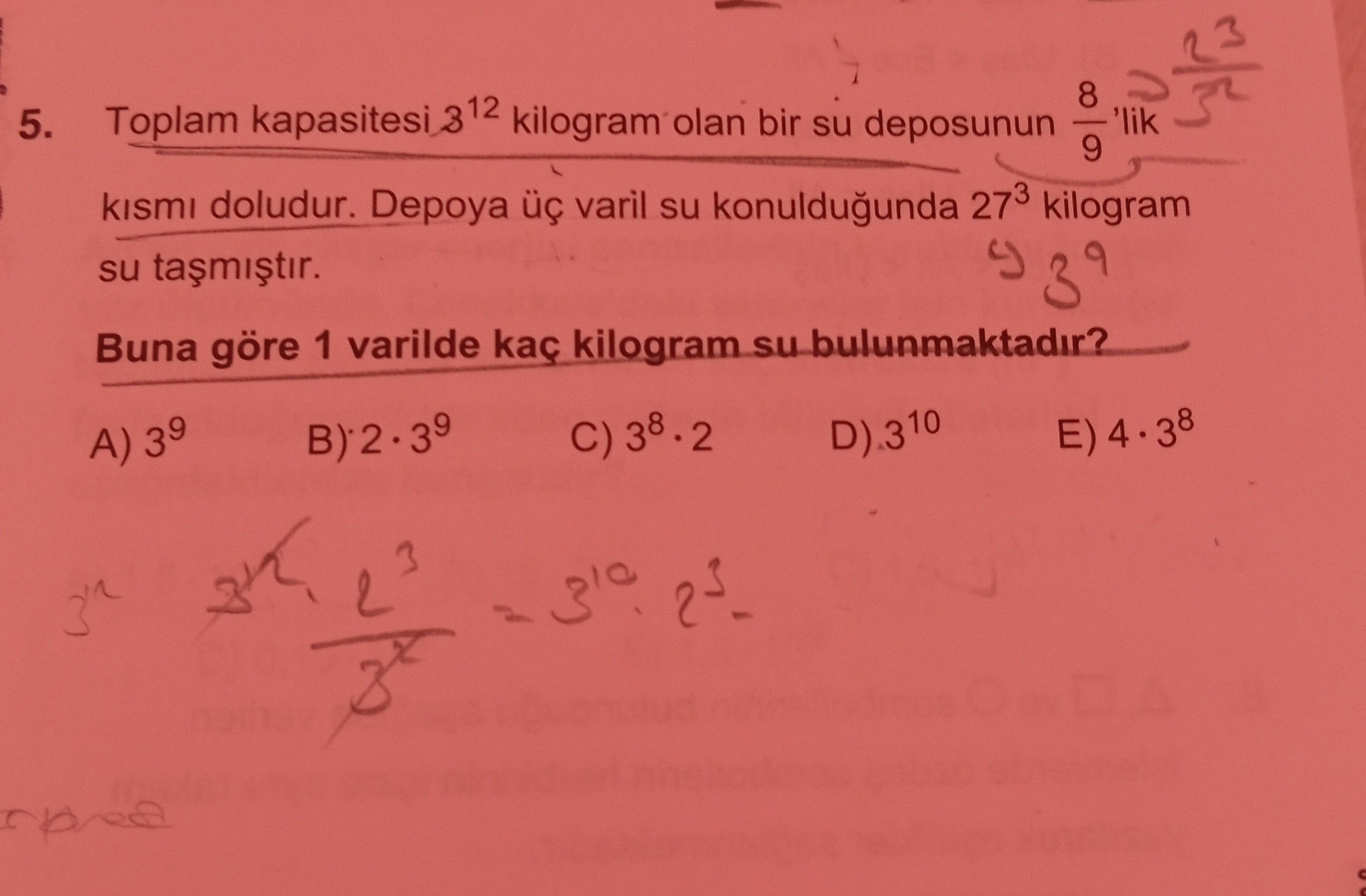 Toplam kapasitesi 3¹² kilogram olan bir su deposunun 8/9'lik kısmı doludur. Depoya üç varil su