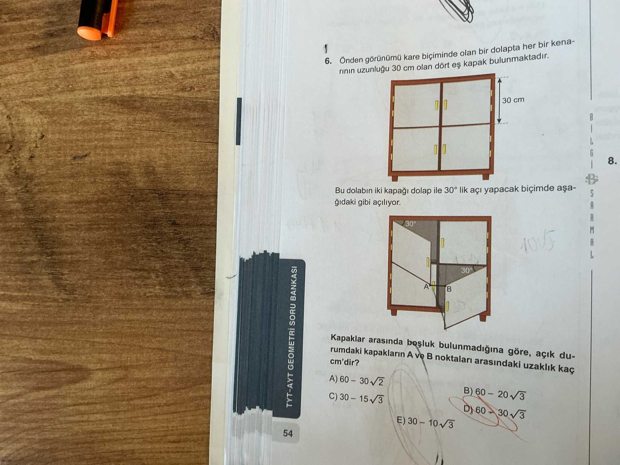 Önden görünümü kare biçiminde olan bir dolapta her bir kenarının uzunluğu 30 cm olan dört eş kapak