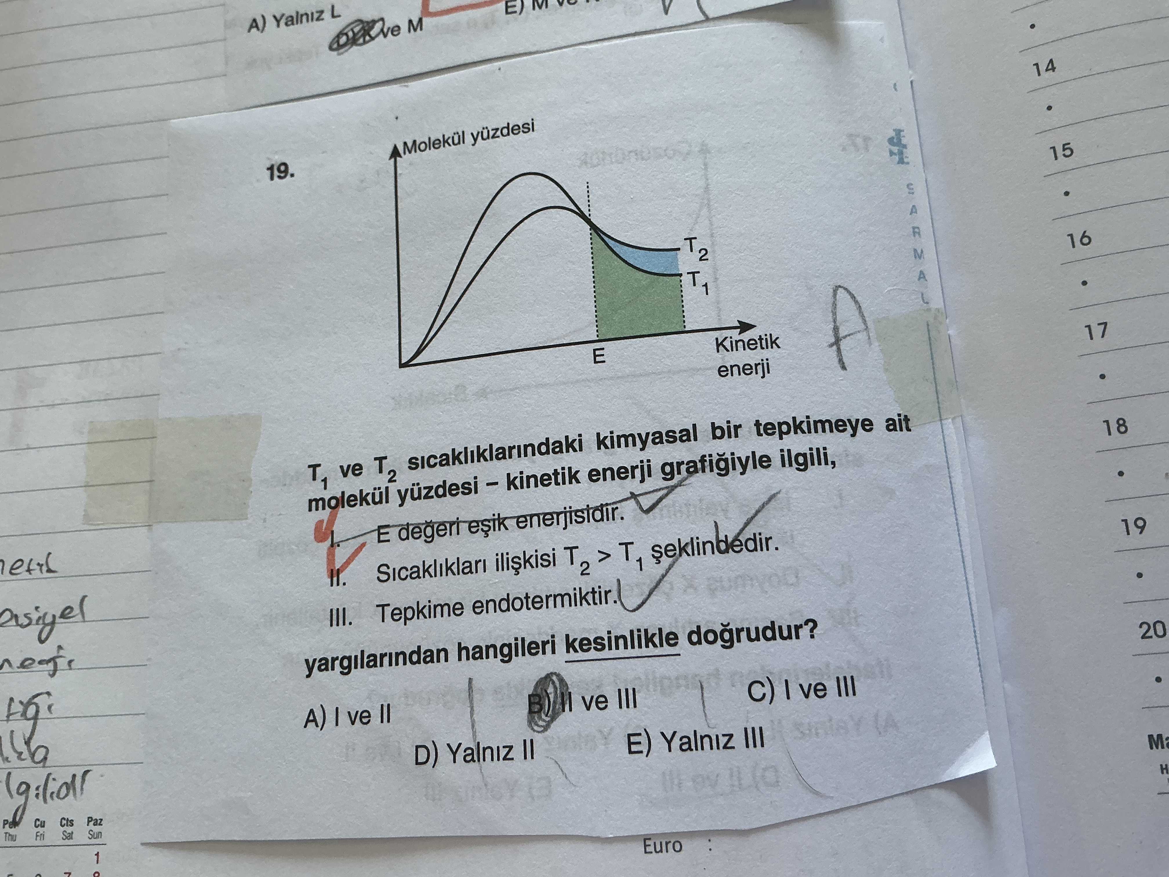T₁ ve T₂ sıcaklıklarındaki kimyasal bir tepkimeye ait molekül yüzdesi – kinetik enerji grafiğiyle