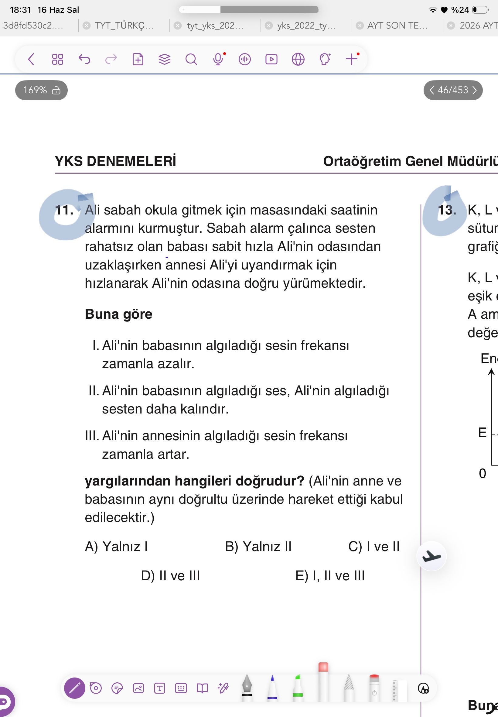 Ali sabah okula gitmek için masasındaki saatinin alarmını kurmuştur. Sabah alarm çalınca sesten