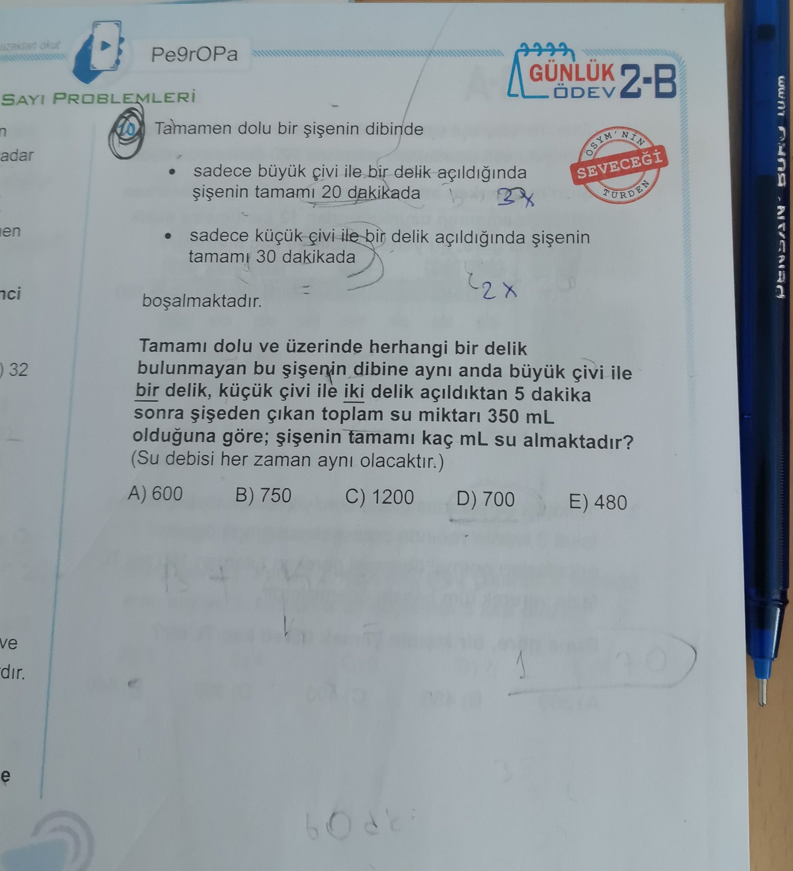 Tamamen dolu bir şişenin dibinde • sadece büyük çivi ile bir delik açıldığında şişenin tamamı 20
