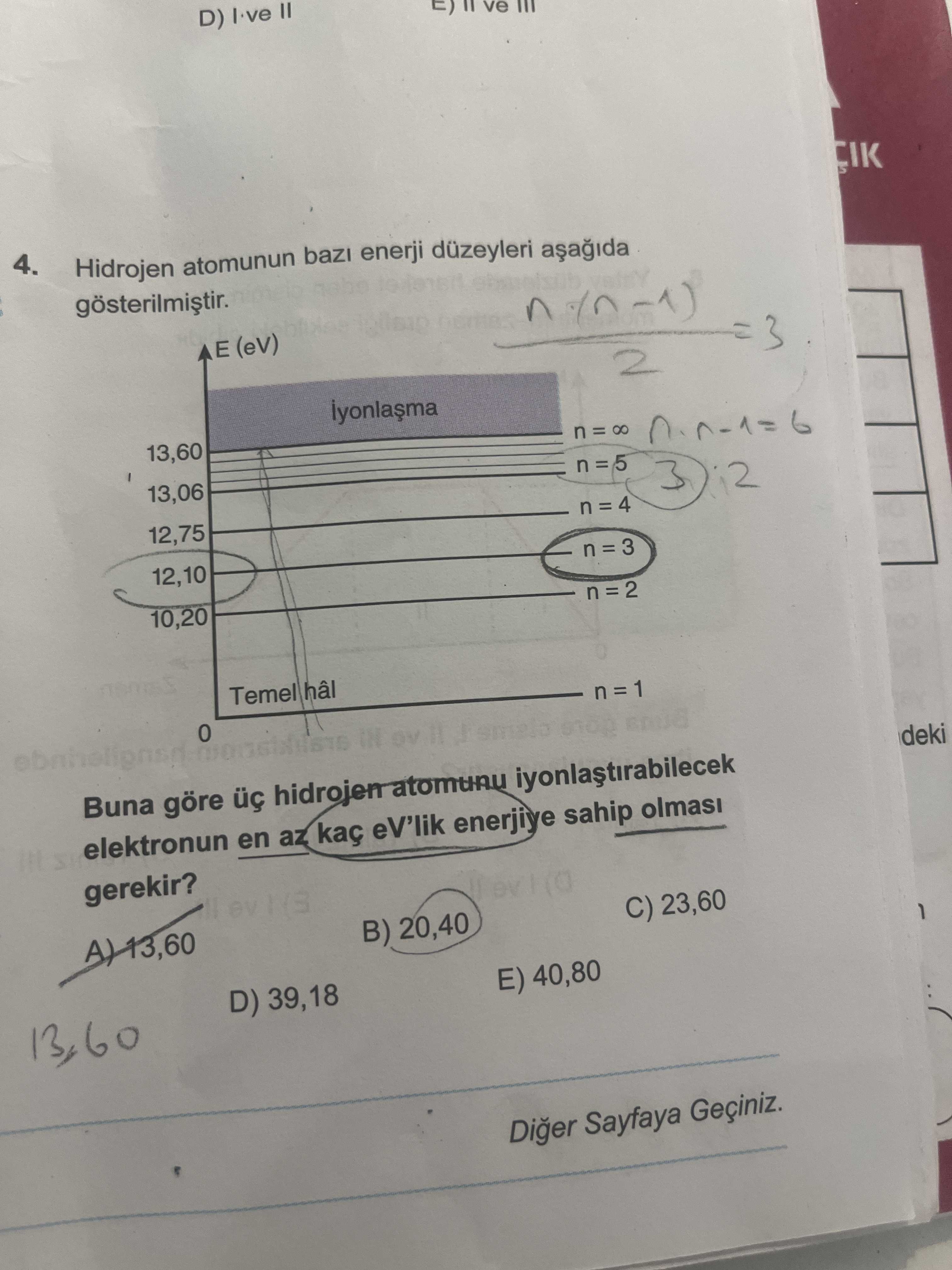 Hidrojen atomunun bazı enerji düzeyleri aşağıda gösterilmiştir. Buna göre üç hidrojen atomunu