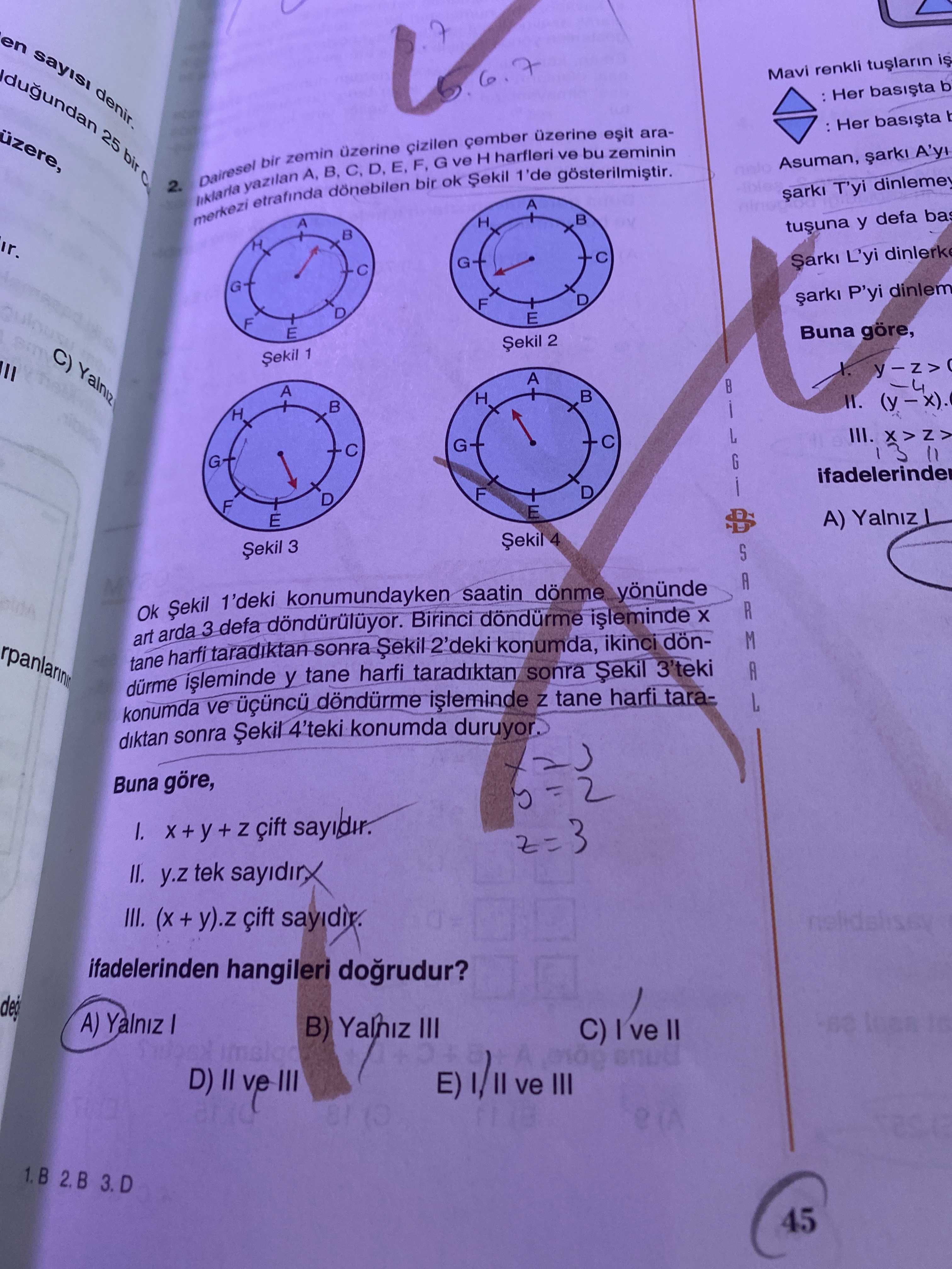 Dairesel bir zemin üzerine çizilen çember üzerine eşit aralıklarla yazılan A, B, C, D, E, F, G ve H