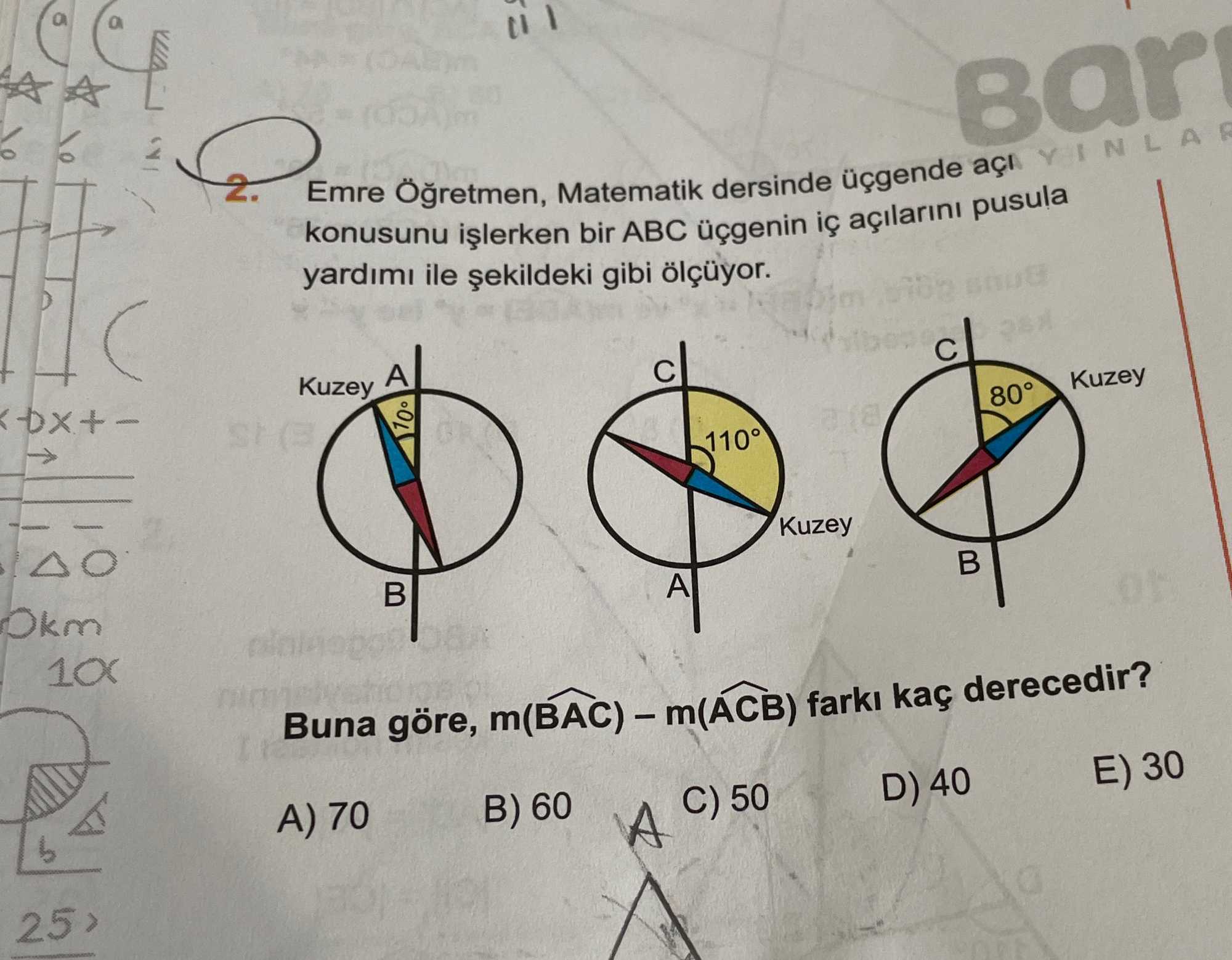 Emre Öğretmen, Matematik dersinde üçgende açı konusunu işlerken bir ABC üçgenin iç açılarını pusula