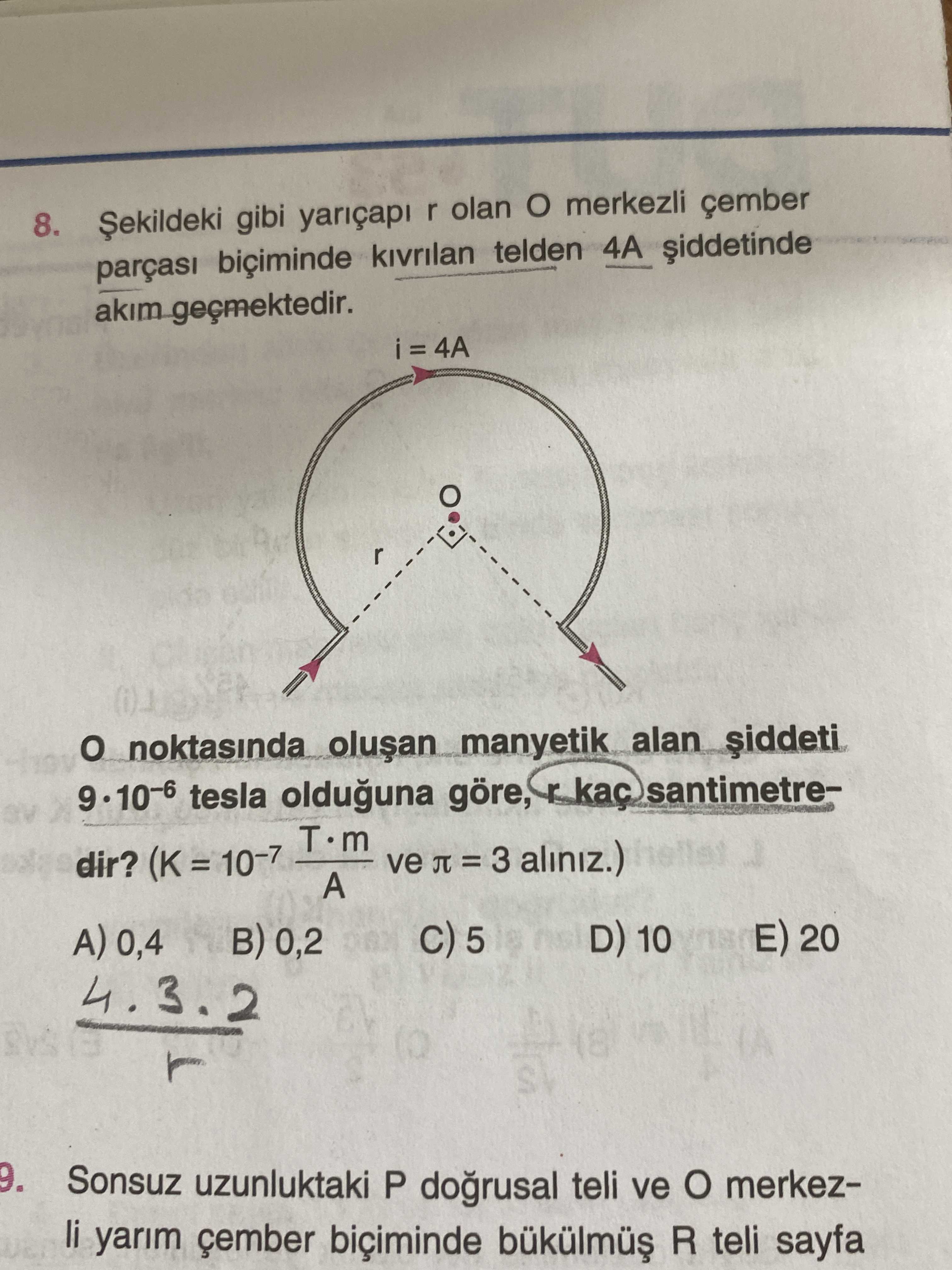 Şekildeki gibi yarıçapı r olan O merkezli çember parçası biçiminde kıvrılan telden 4A şiddetinde
