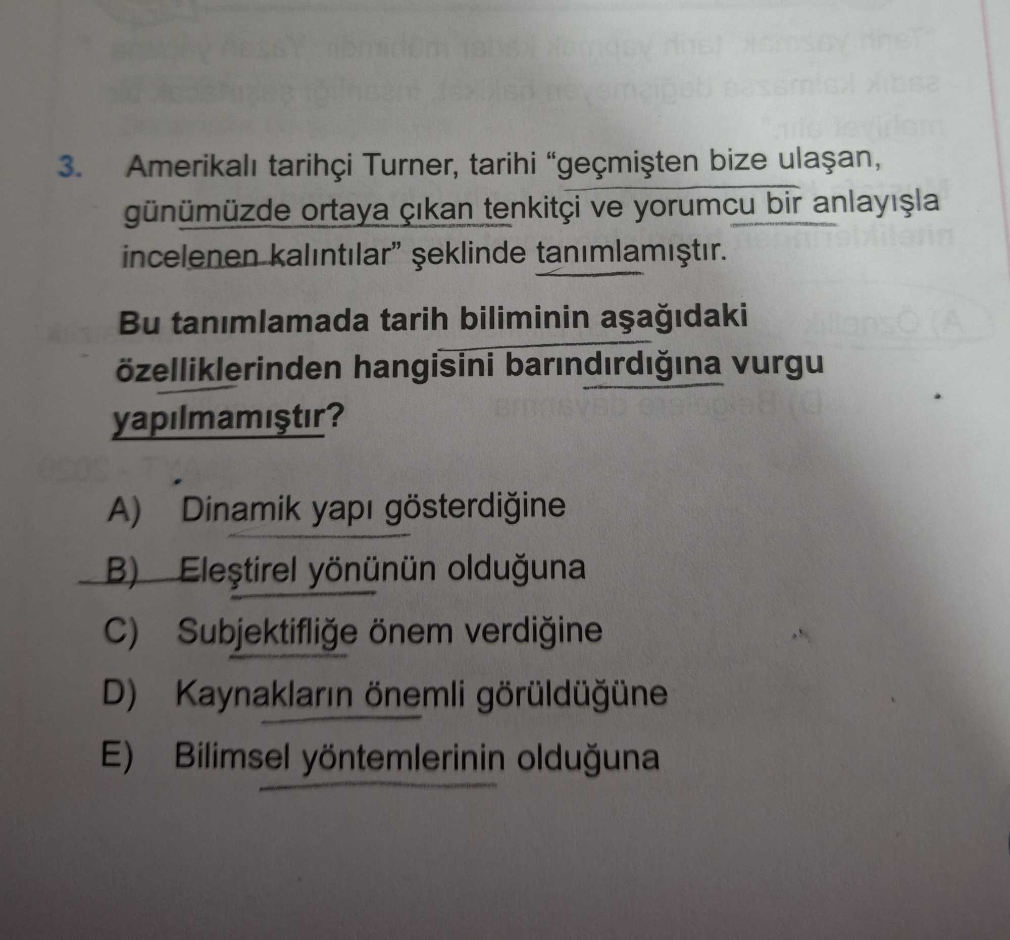 Amerikalı tarihçi Turner, tarihi "geçmişten bize ulaşan, günümüzde ortaya çıkan tenkitçi ve yorumcu