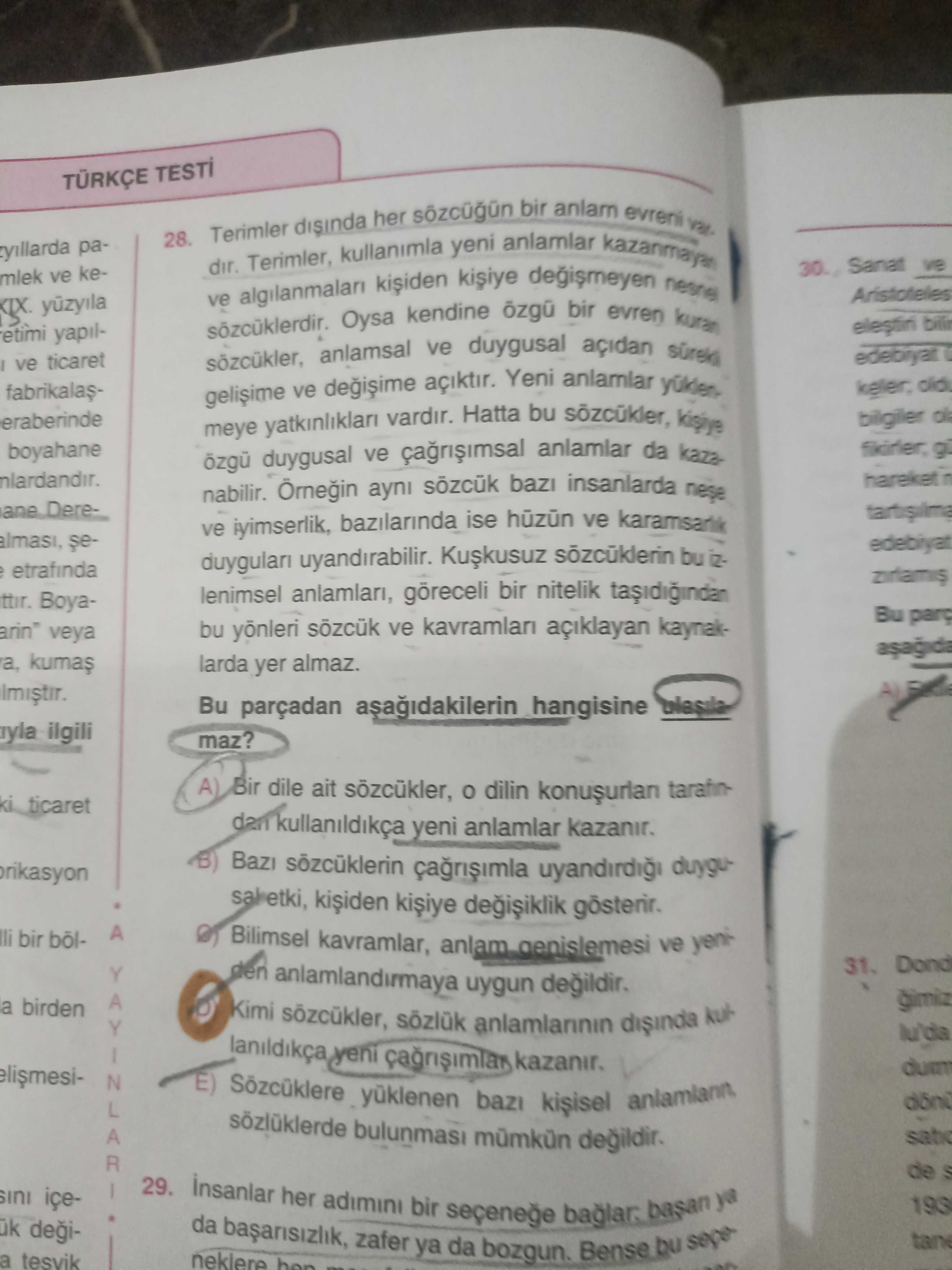 Terimler dışında her sözcüğün bir anlam evreni vardır. Terimler, kullanımla yeni anlamlar kazanmayan