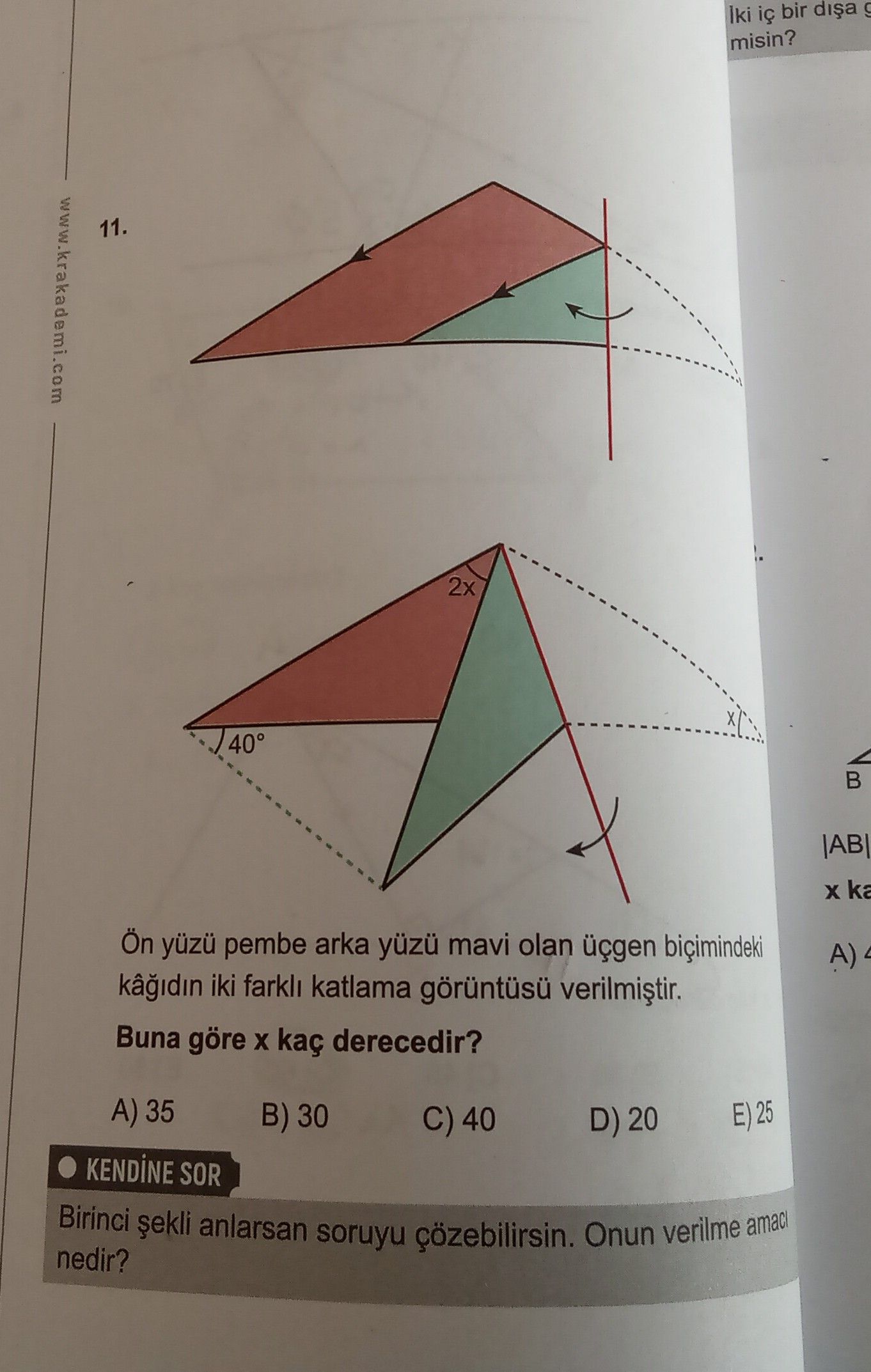 Ön yüzü pembe arka yüzü mavi olan üçgen biçimindeki kâğıdın iki farklı katlama görüntüsü