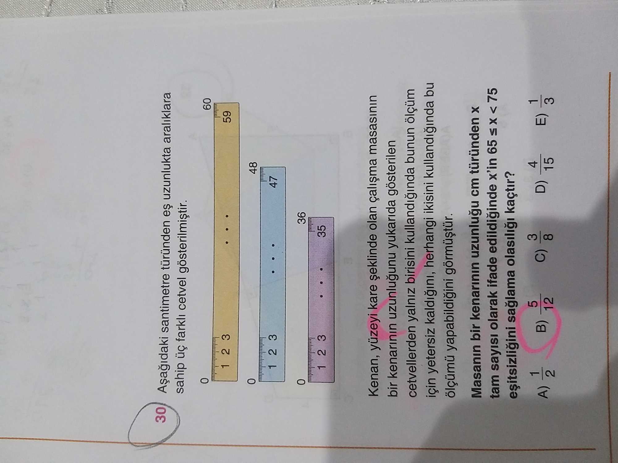 Aşağıdaki santimetre türünden eş uzunlukta aralıklara sahip üç farklı cetvel gösterilmiştir. Kenan