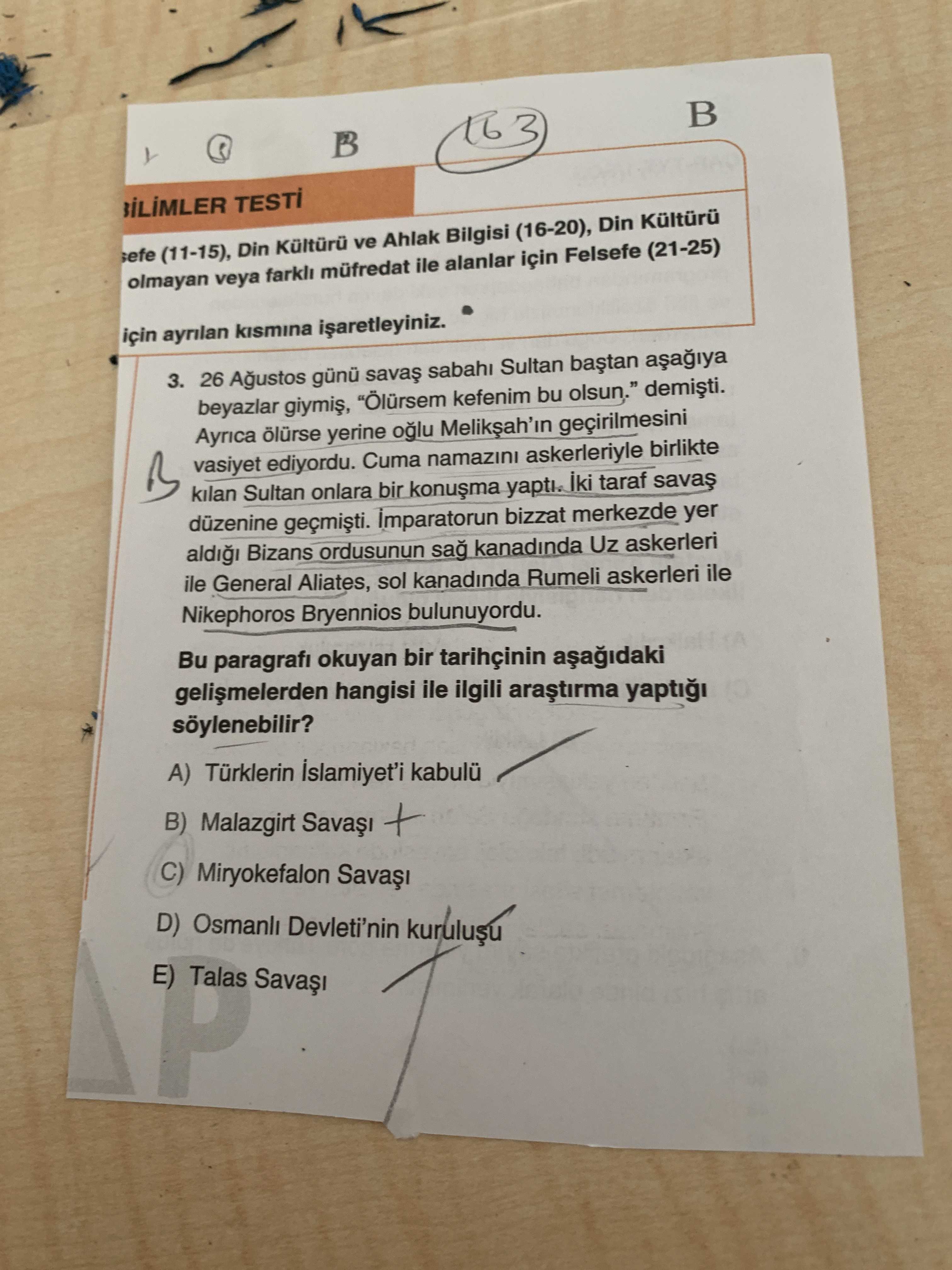 26 Ağustos günü savaş sabahı Sultan baştan aşağıya beyazlar giymiş, "Ölürsem kefenim bu olsun."