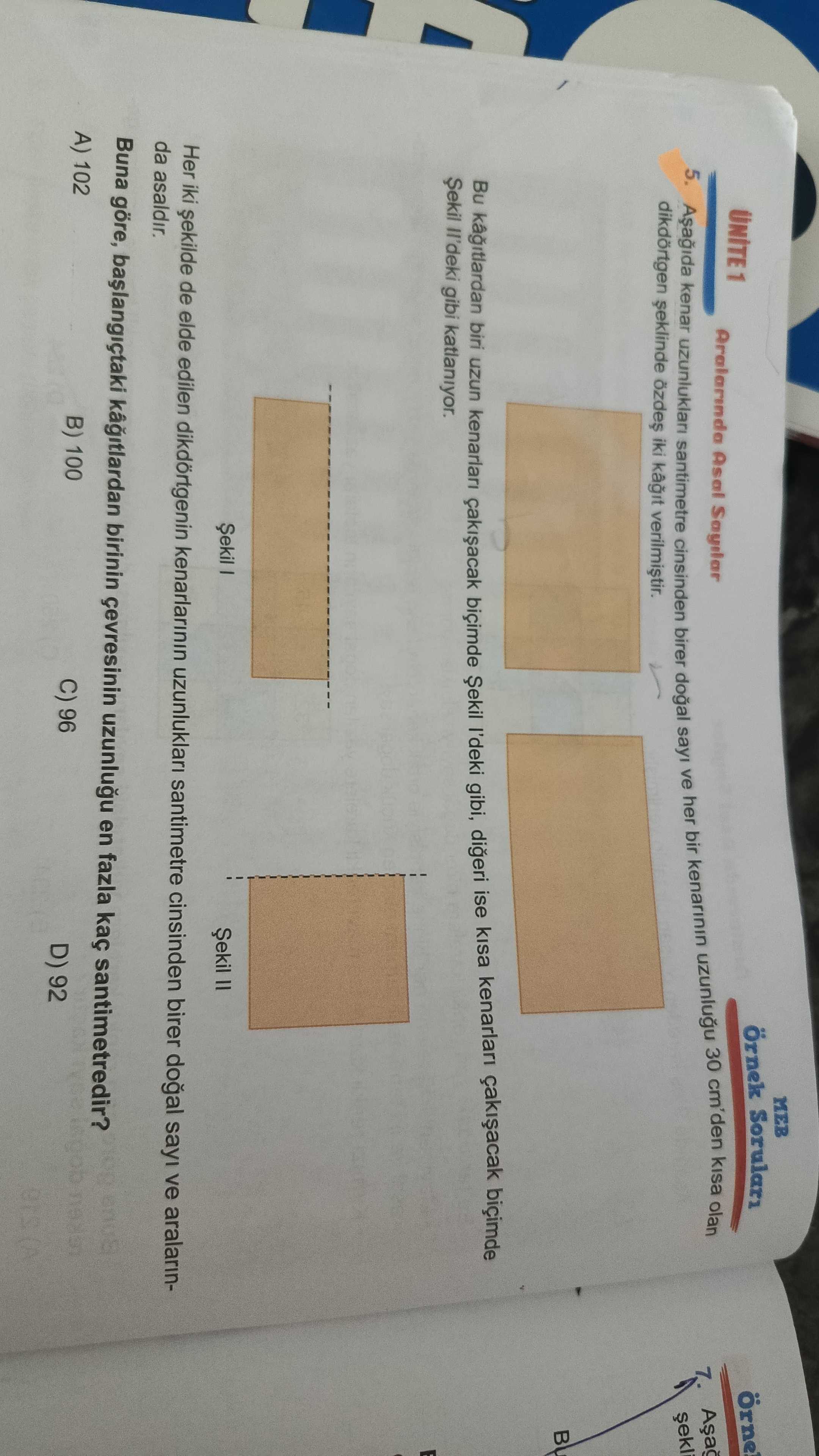 Aşağıda kenar uzunlukları santimetre cinsinden birer doğal sayı ve her bir kenarının uzunluğu 30
