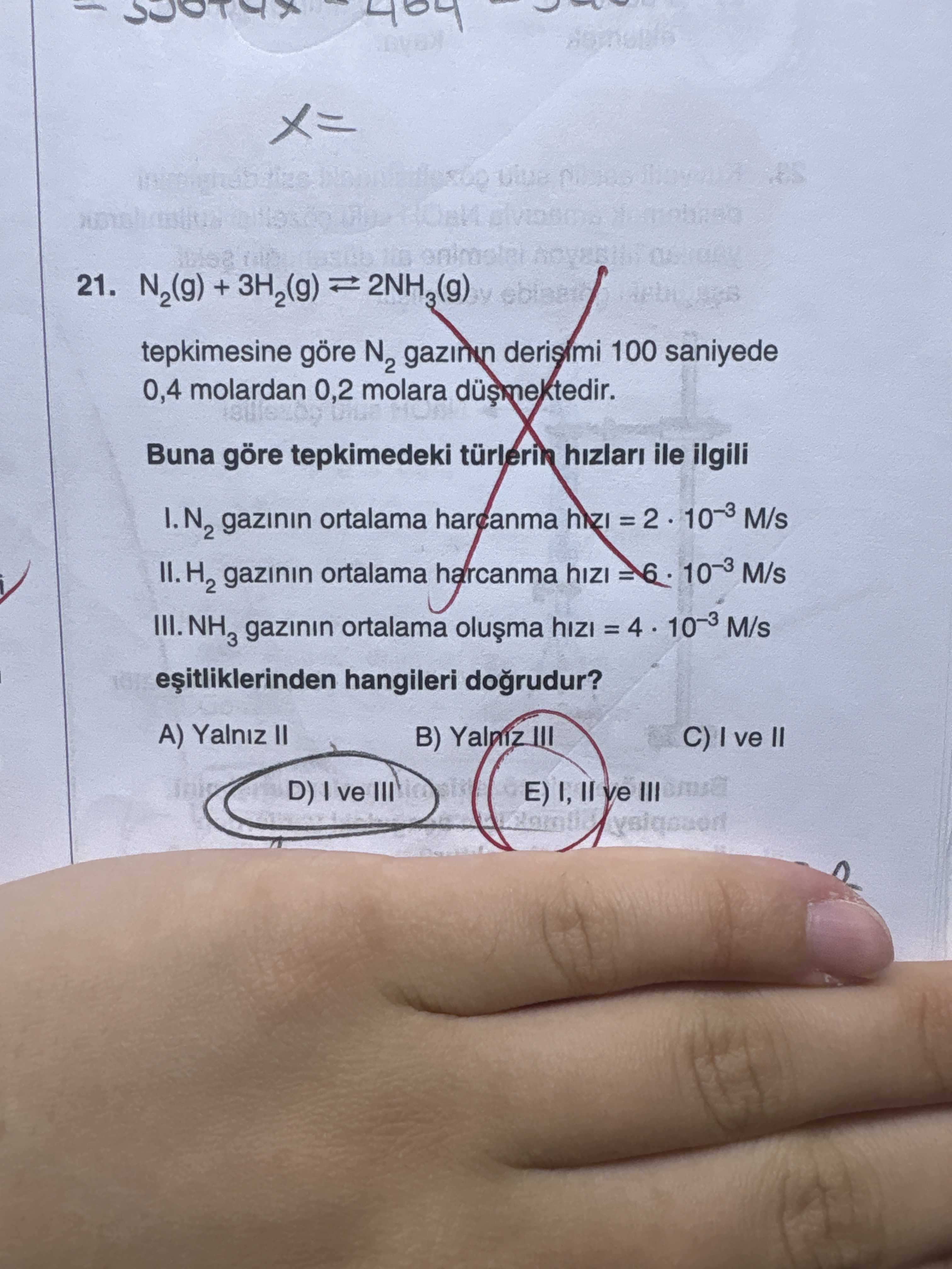 N₂(g) + 3H₂(g) ⇌ 2NH₃(g) tepkimesine göre N₂ gazının derişimi 100 saniyede 0,4 molardan 0,2 molara