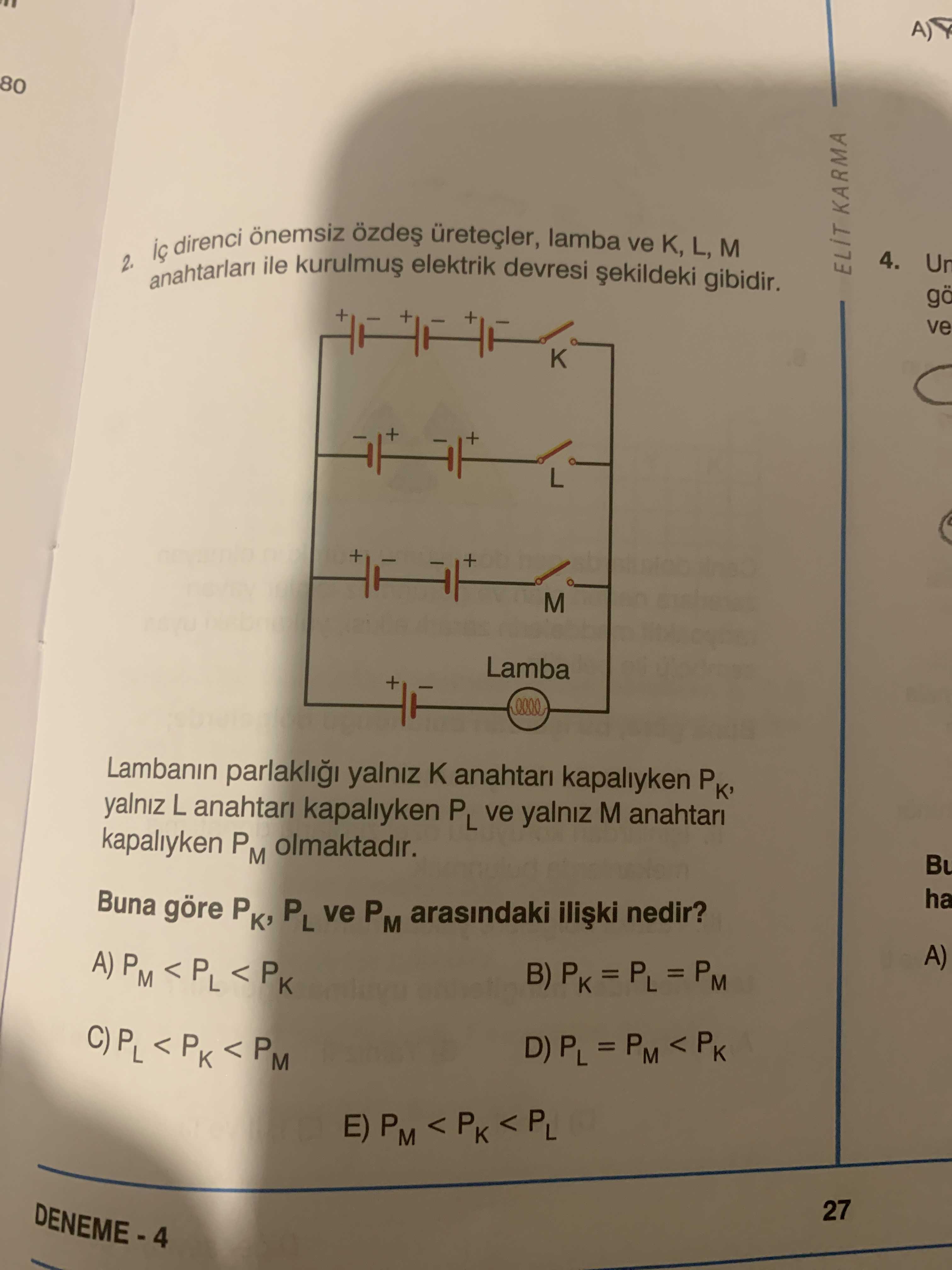 İç direnci önemsiz özdeş üreteçler, lamba ve K, L, M anahtarları ile kurulmuş elektrik devresi