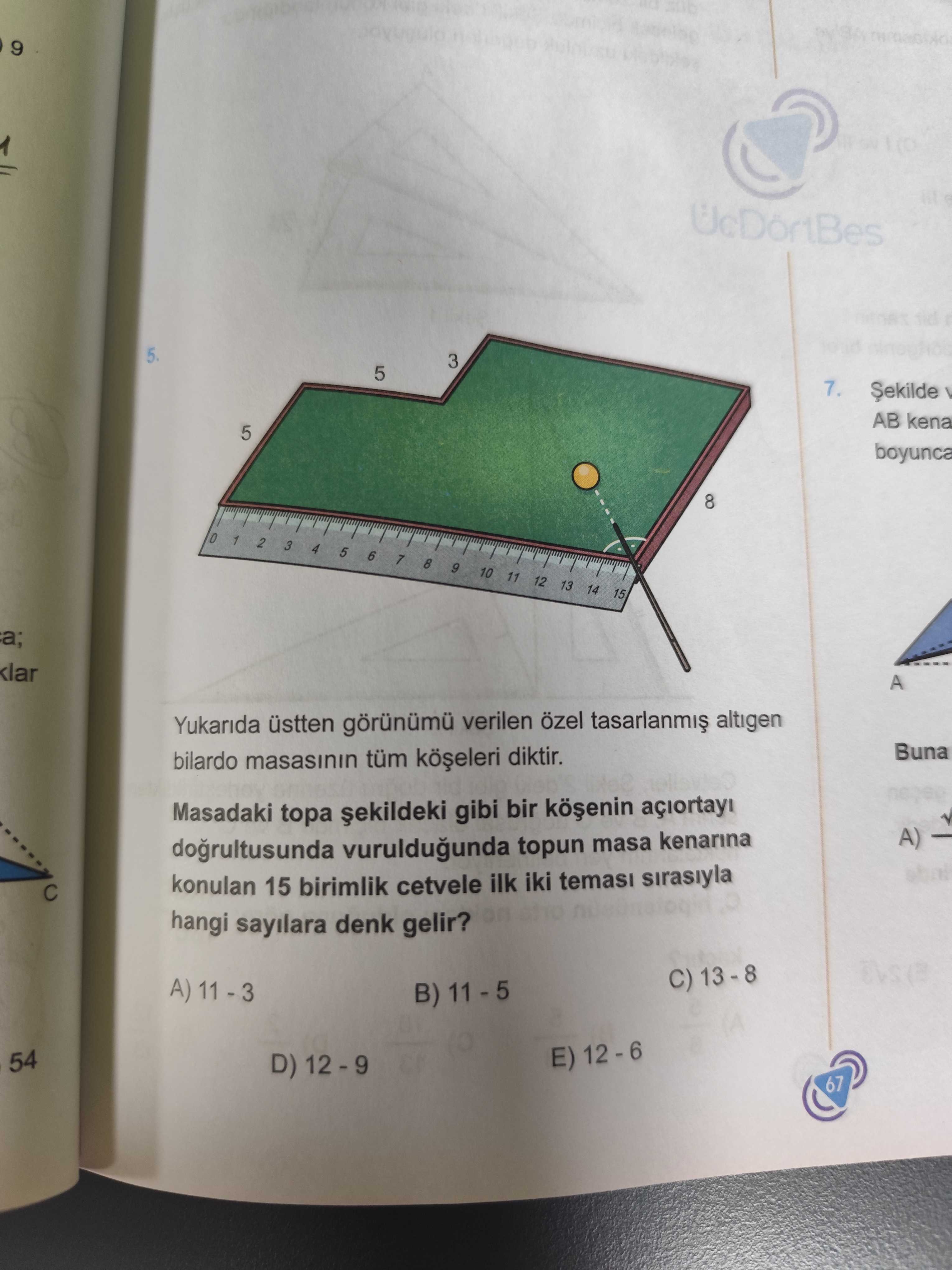 Yukarıda üstten görünümü verilen özel tasarlanmış altıgen bilardo masasının tüm köşeleri diktir