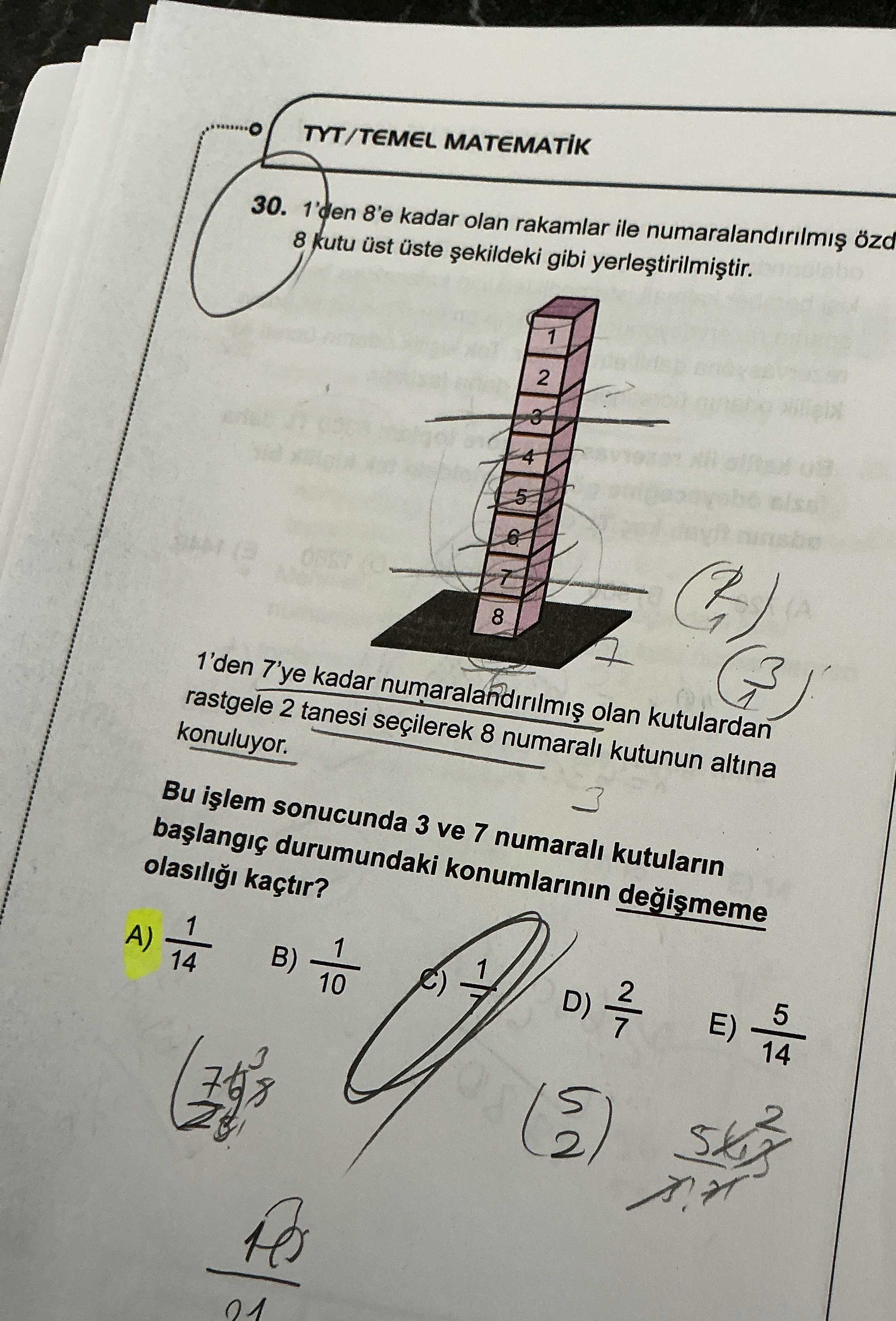 1'den 8'e kadar olan rakamlar ile numaralandırılmış özd... 8 kutu üst üste şekildeki gibi