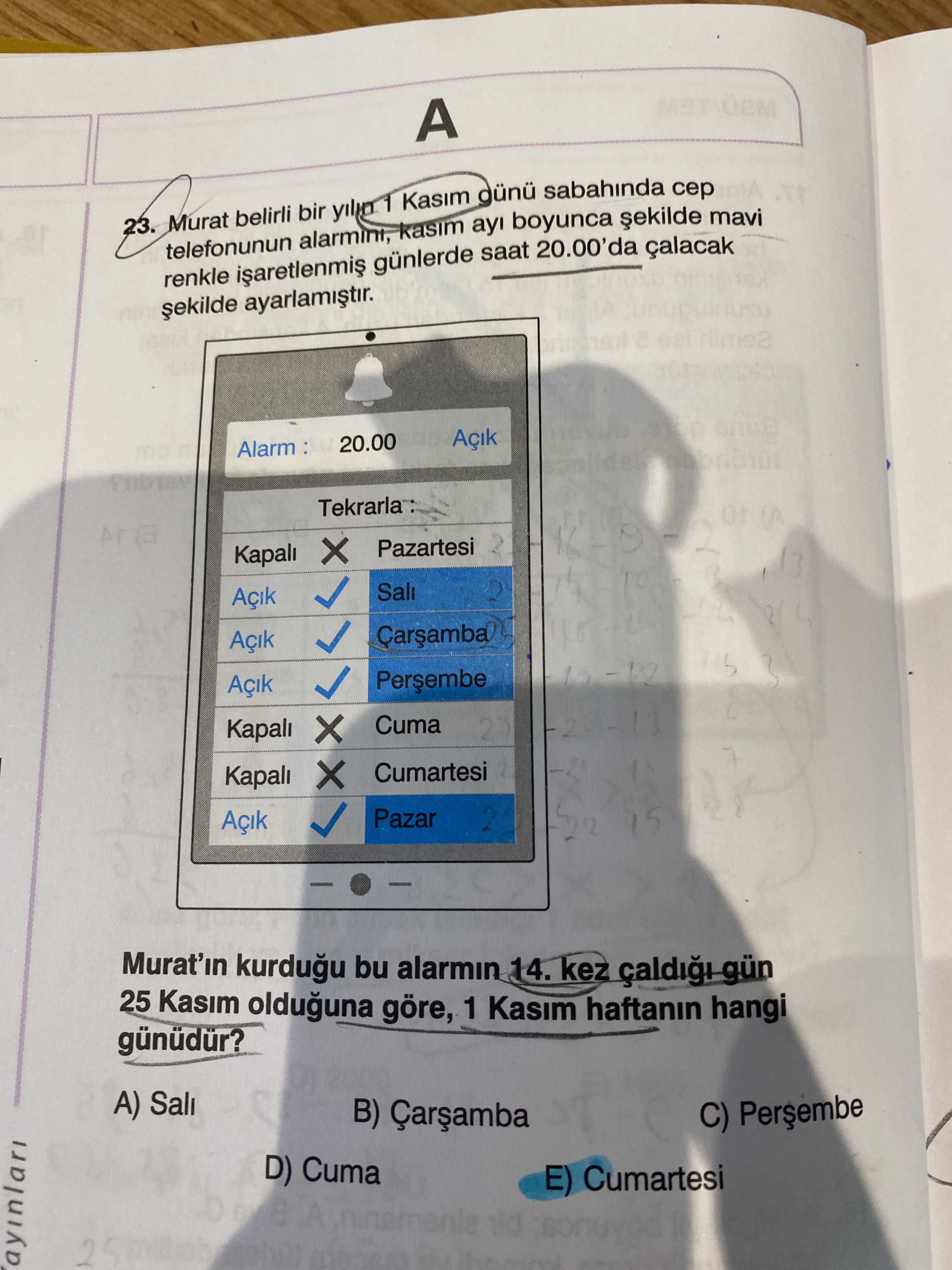 Murat belirli bir yılın 1 Kasım günü sabahında cep telefonunun alarmını, kasım ayı boyunca şekilde