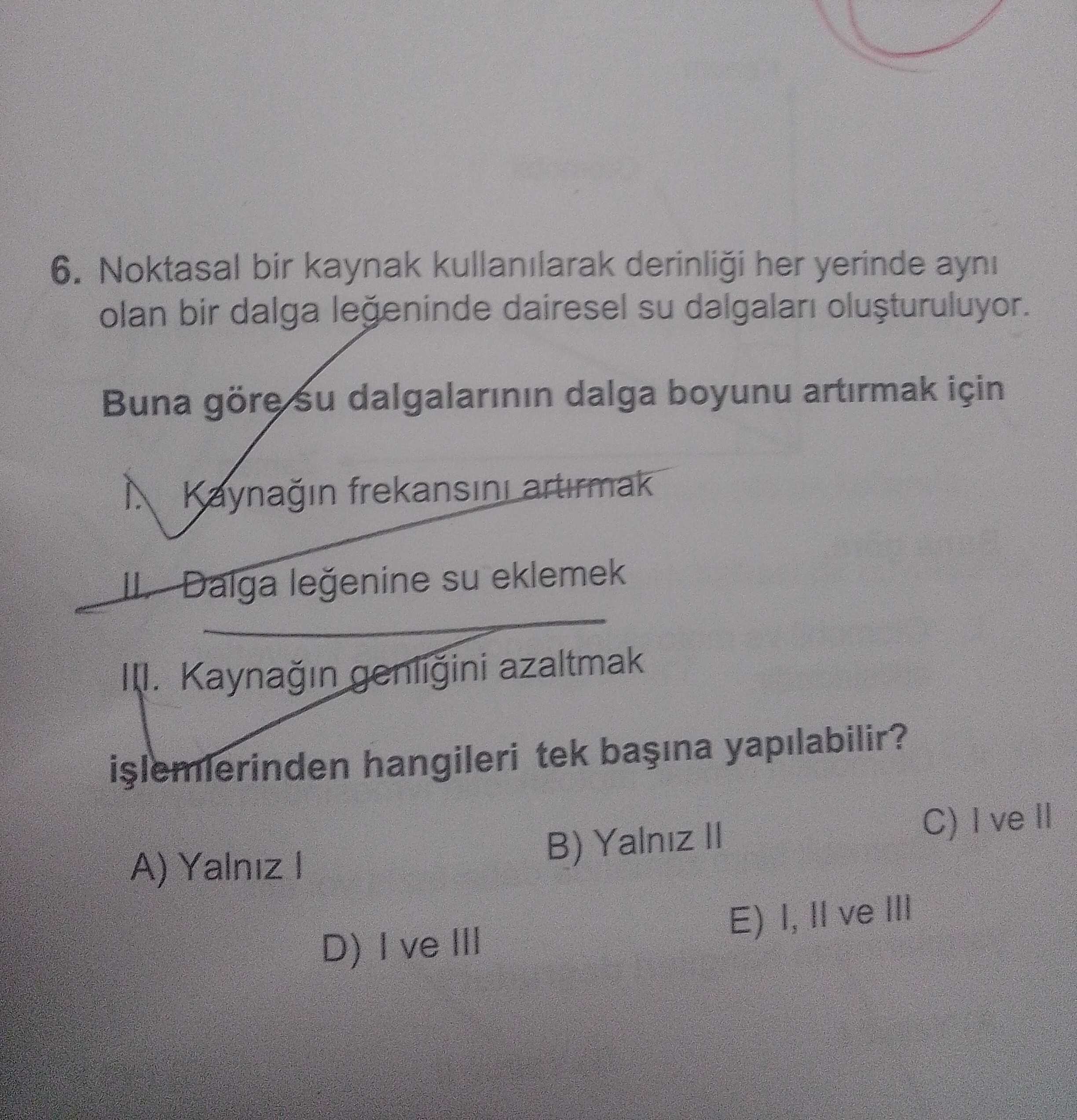 Noktasal bir kaynak kullanılarak derinliği her yerinde aynı olan bir dalga leğeninde dairesel su