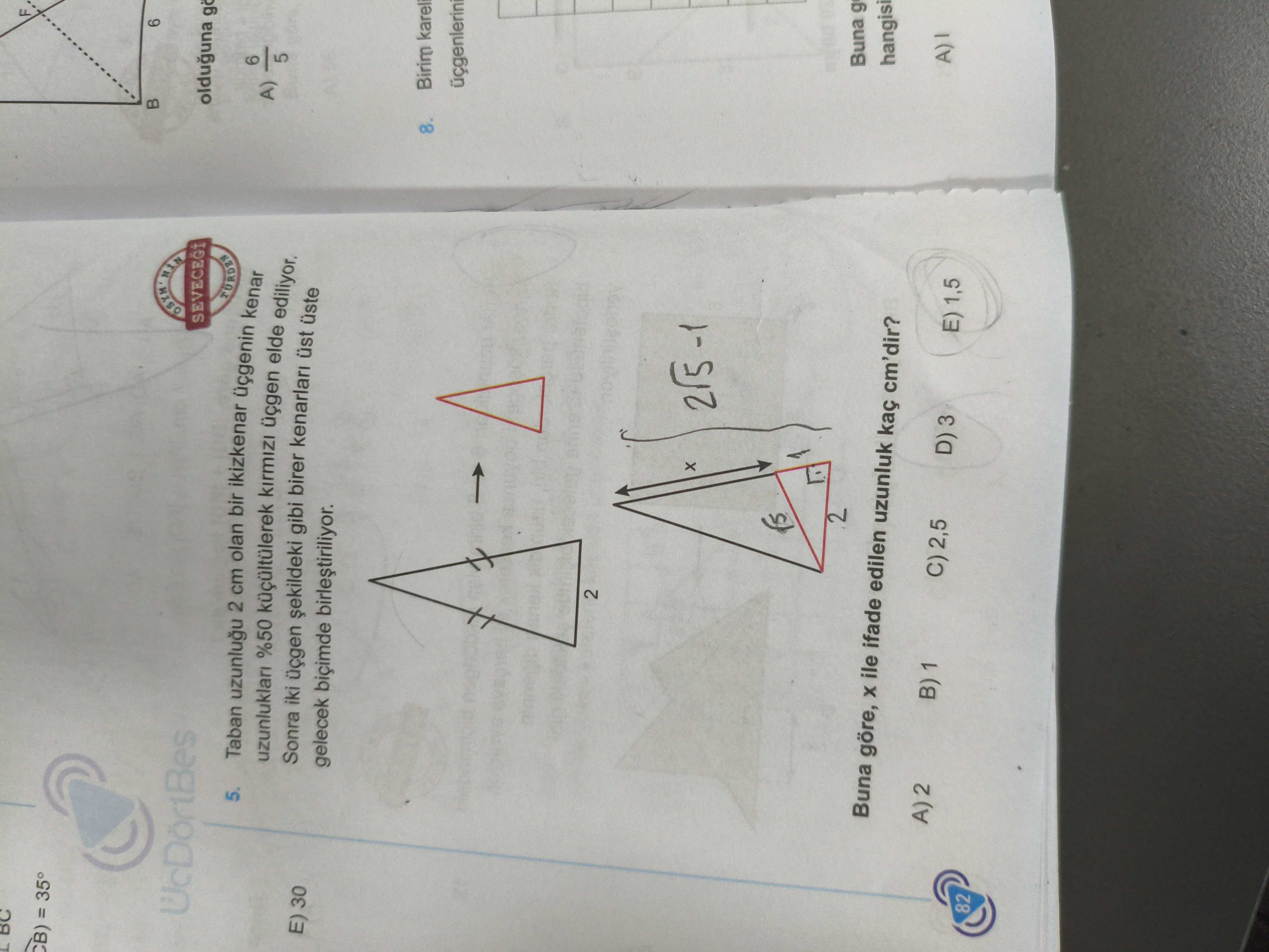 Taban uzunluğu 2 cm olan bir ikizkenar üçgenin kenar uzunlukları %50 küçültülerek kırmızı üçgen elde